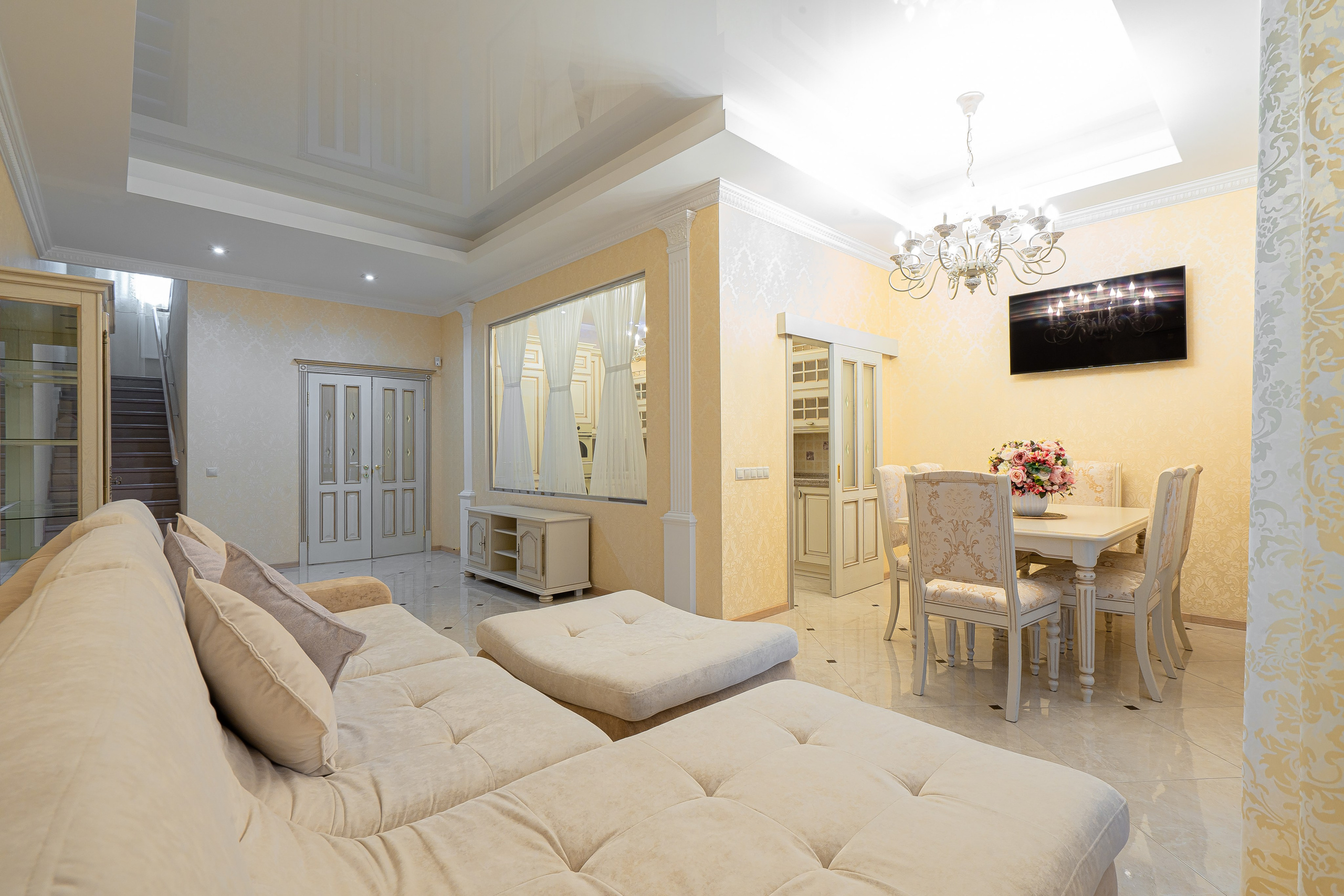 Счастливая. AEprod 📸 Фото | 3D туры | Видео | Озвучивание