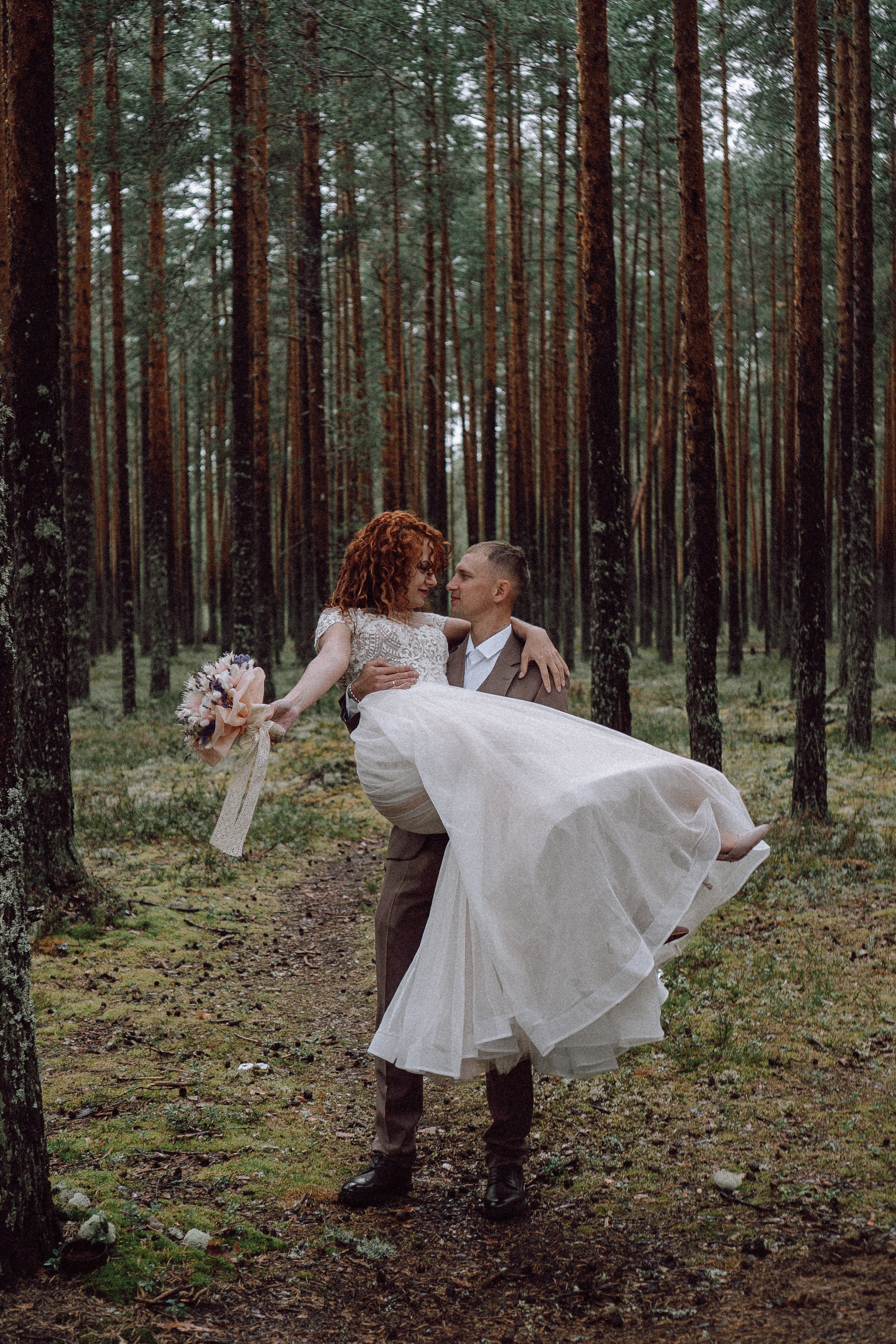 СВАДЕБНАЯ ФОТОСЕССИИЯ ПАРЫ В ГОРОДЕ ПРИОЗЕРСК В СОСНОВОМ ЛЕСУ И С ПИКАПОМ. Профессиональный фотограф, Санкт-Петербург — Виктория Богомолова