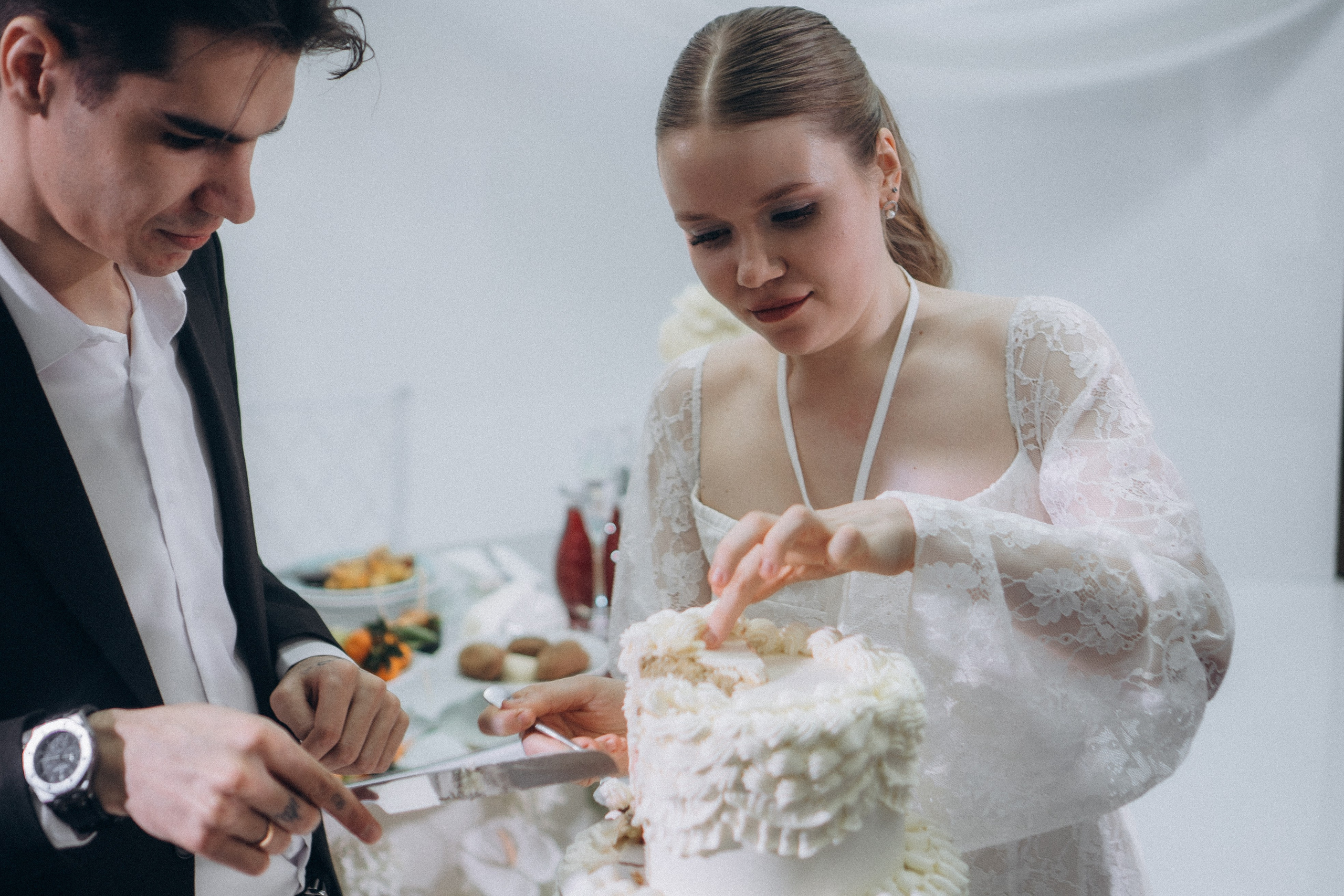 СВАДЕБНАЯ СЬЕМКА СБОРОВ В ОТЕЛЕ И ВЫЕЗД НА ЦЕРЕМОНИЮ (СНЯТО В СИБИРЕ В НИЖНЕВАРТОВСКЕ). Профессиональный фотограф, Санкт-Петербург — Виктория Богомолова