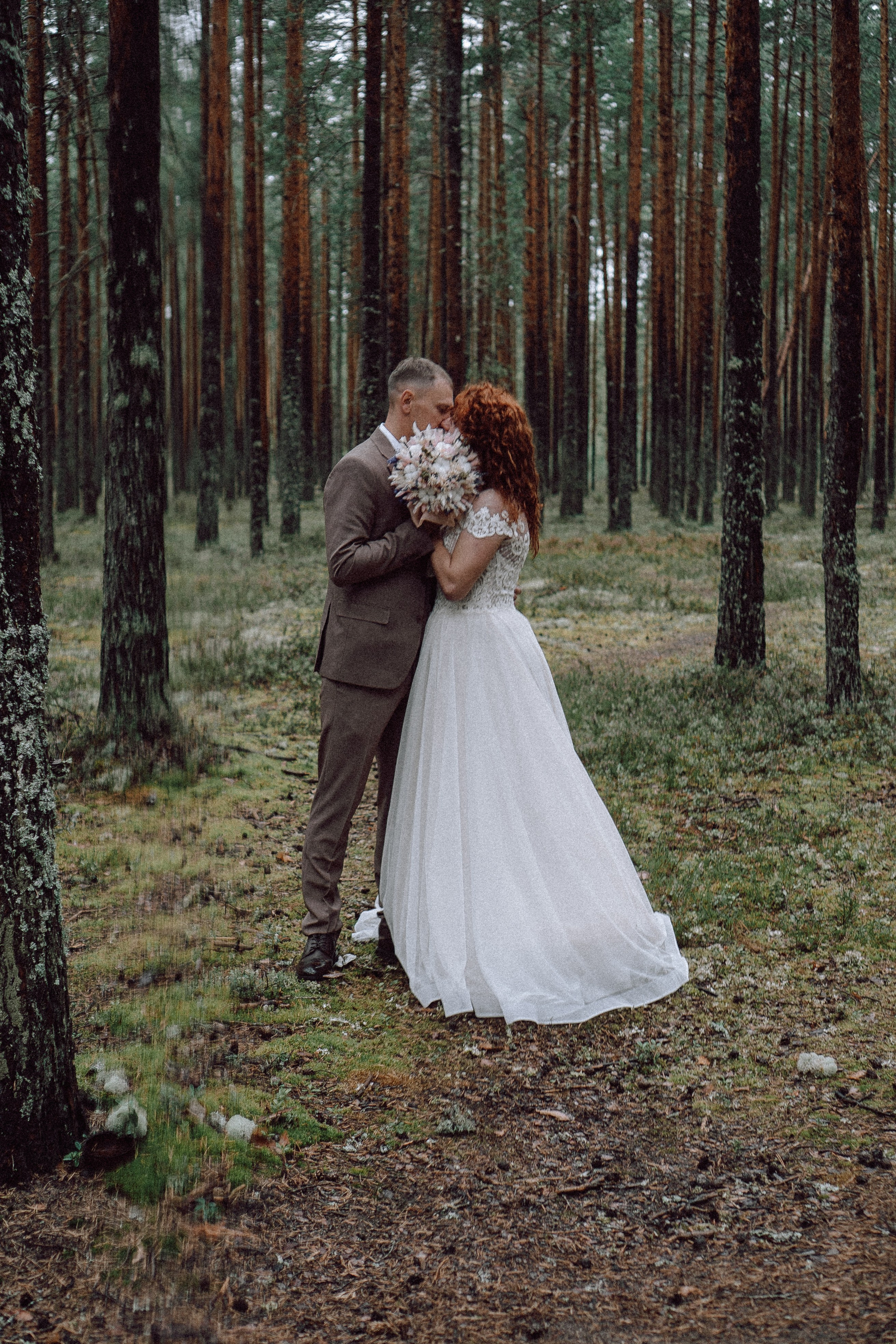 СВАДЕБНАЯ ФОТОСЕССИИЯ ПАРЫ В ГОРОДЕ ПРИОЗЕРСК В СОСНОВОМ ЛЕСУ И С ПИКАПОМ. Профессиональный фотограф, Санкт-Петербург — Виктория Богомолова