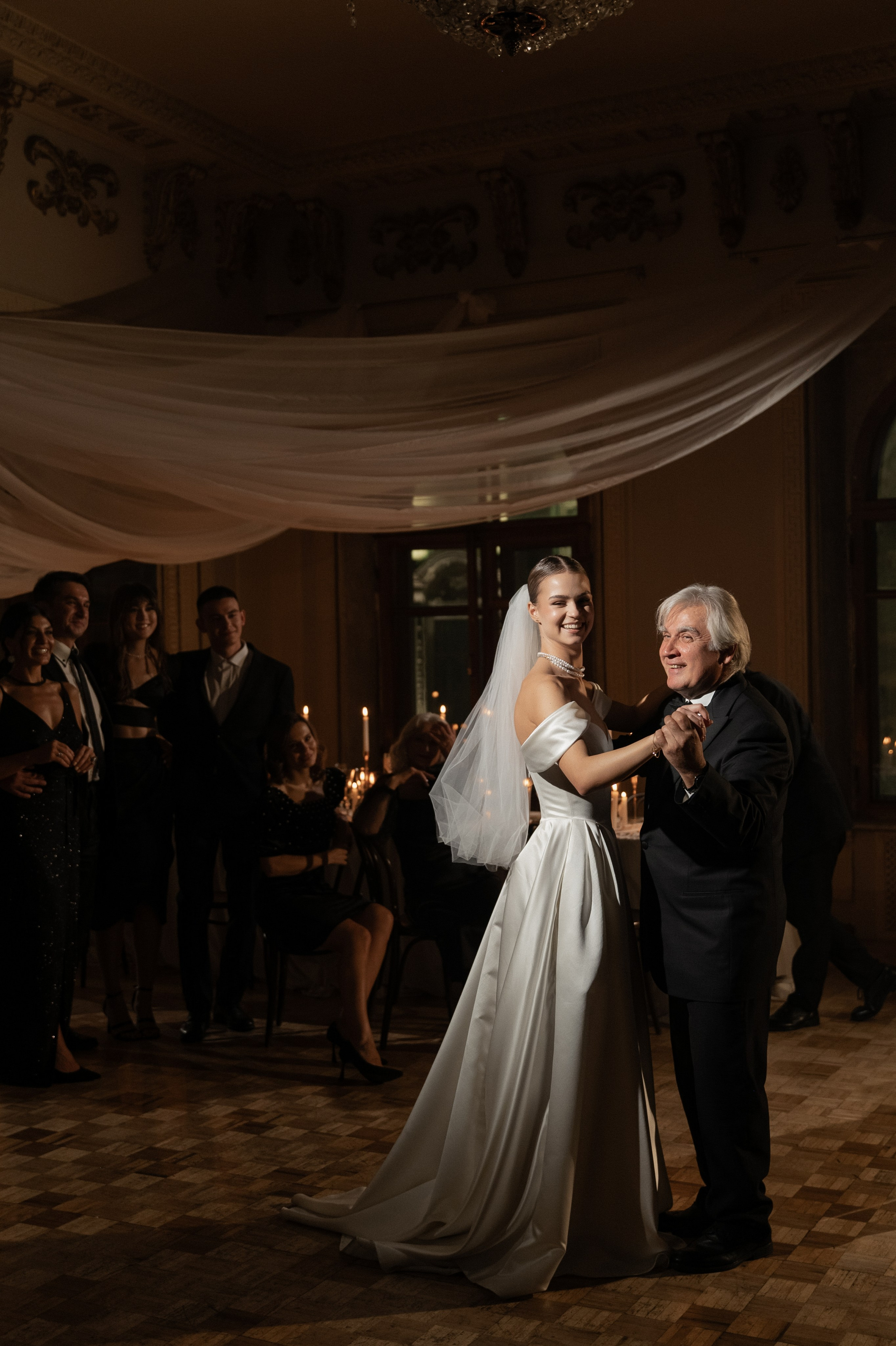 Камерный свадебный ужин при свечах в старинном особняке в фотостудии 21. Kult. Ярослава Ерина — свадебный фотограф в Москве