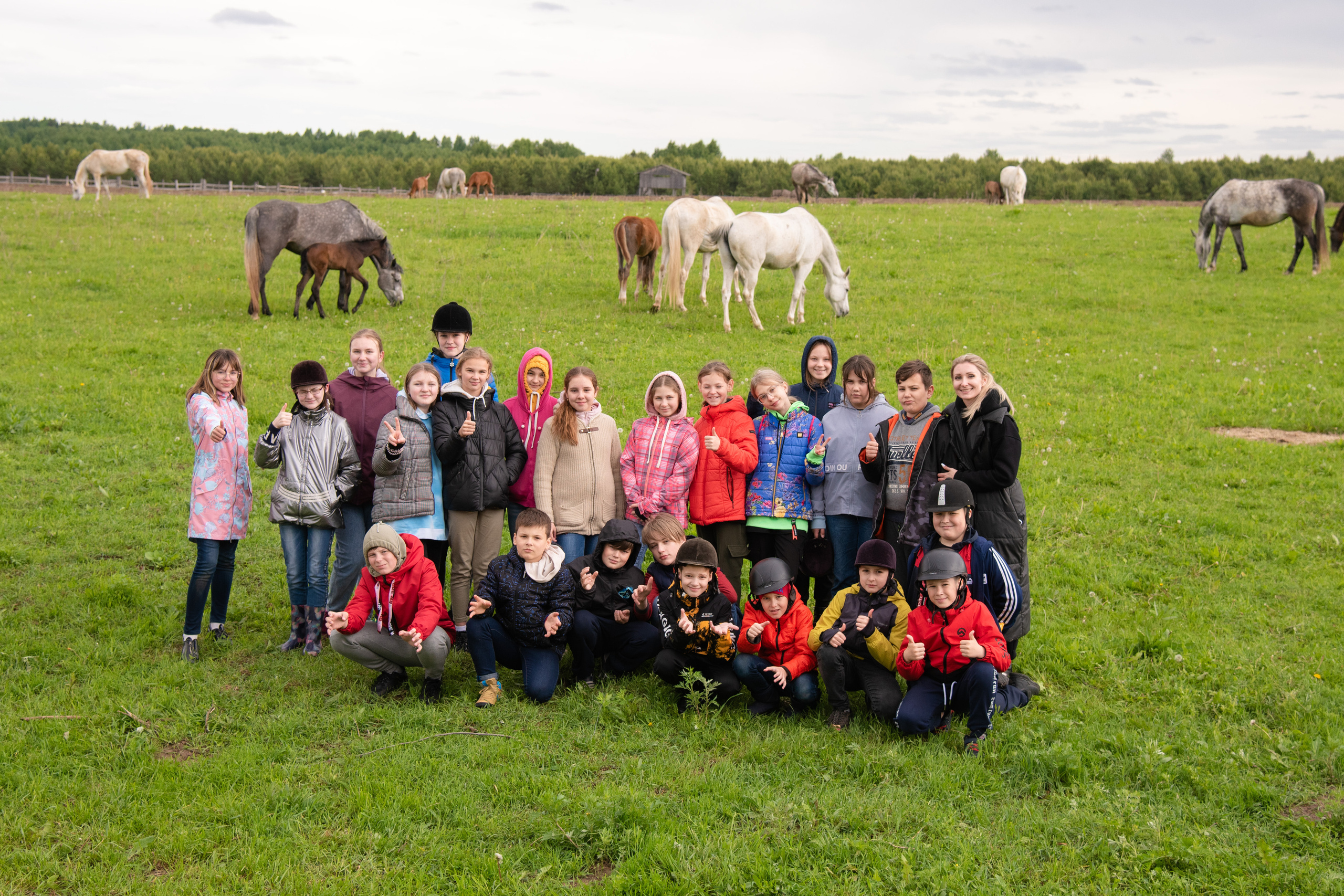 Фотосессия из конного клуба "Серая лошадь" для 6 класса 94 школы. Лапшина Юлия — школьный фотограф в Нижнем Новгороде. Выпускные альбомы