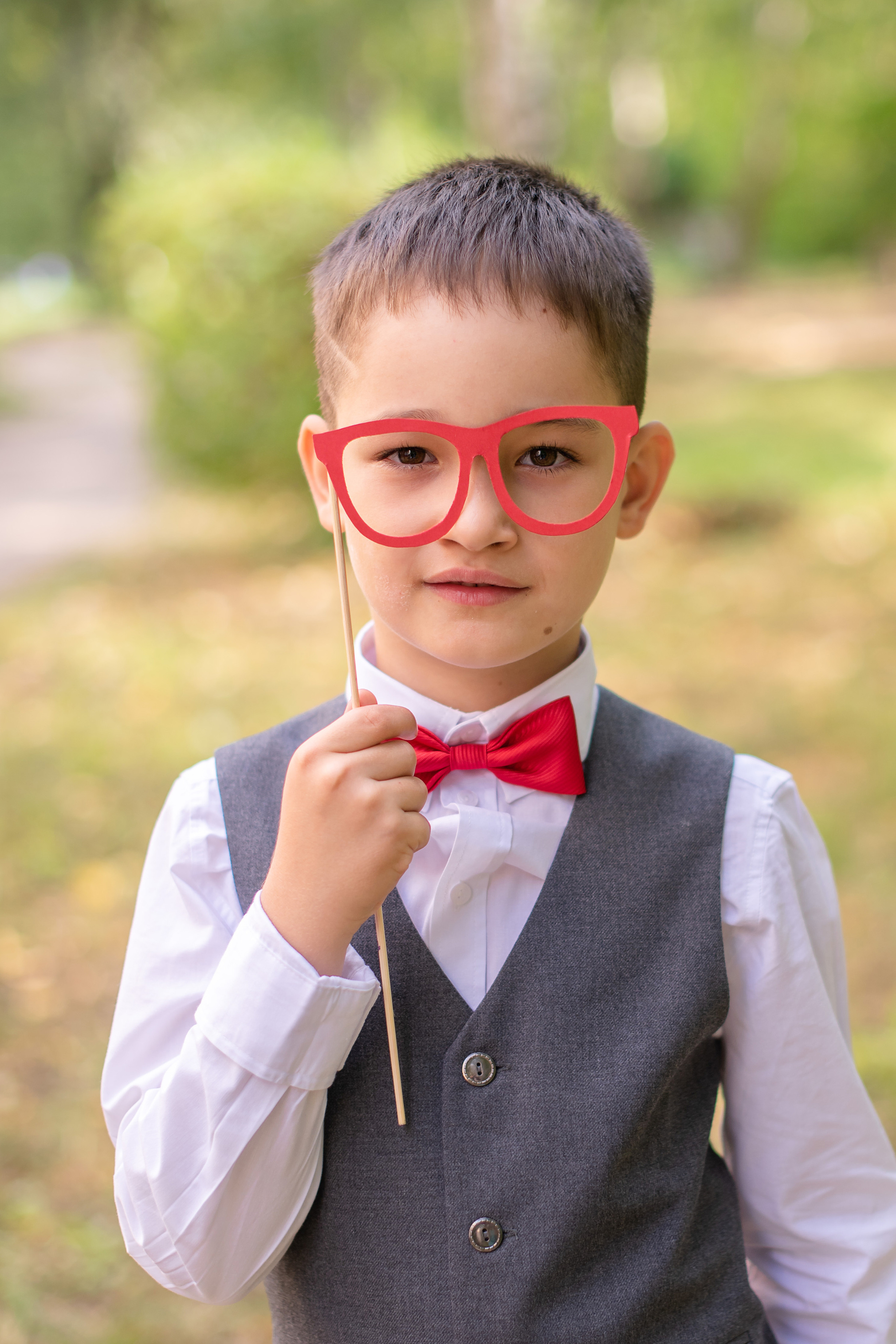 Мальчик с очками. Школьная фотосессия для 1 класса