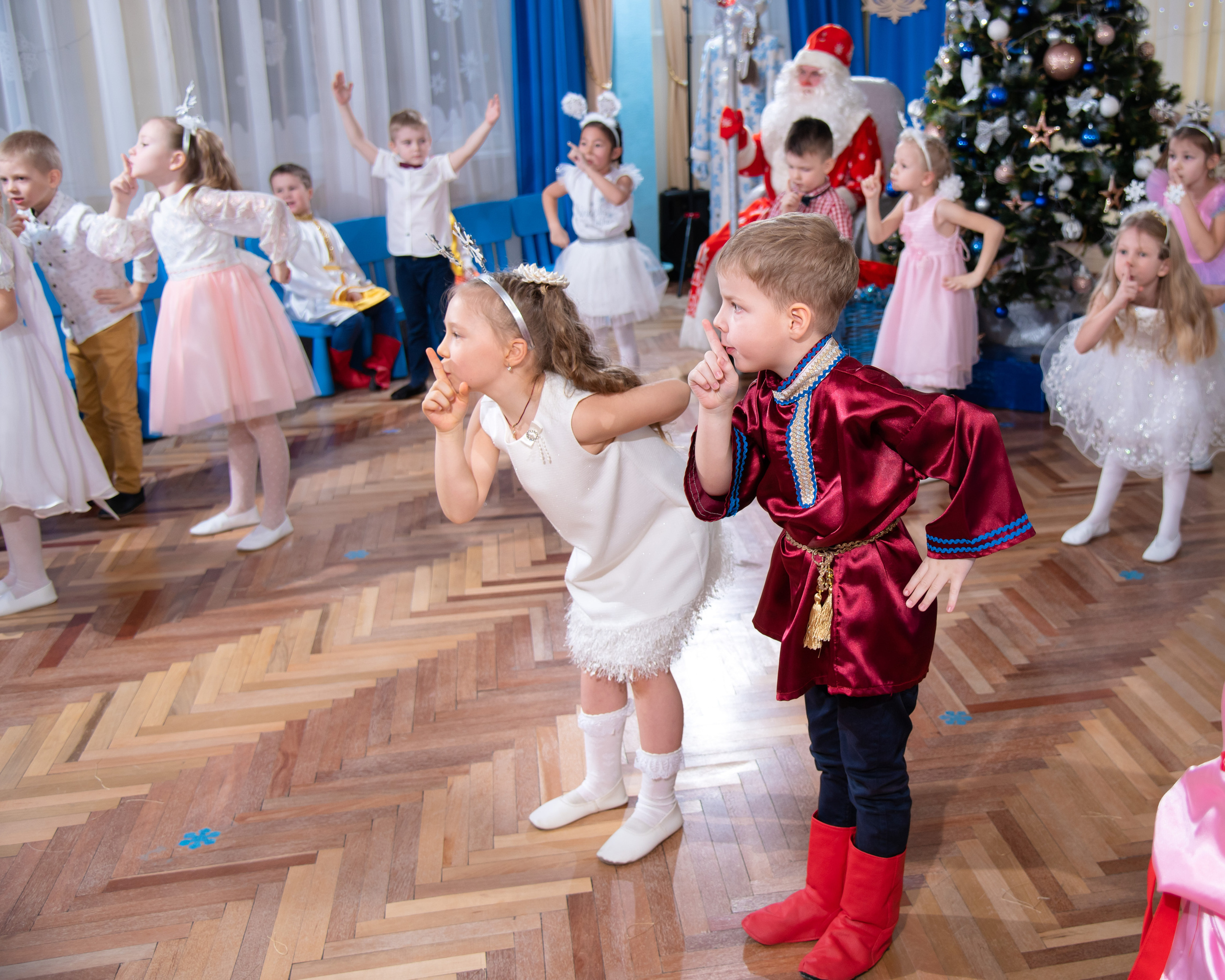 Фотографии с новогоднего утренника в детском саду "Крепыш". Лапшина Юлия — школьный фотограф в Нижнем Новгороде. Выпускные альбомы