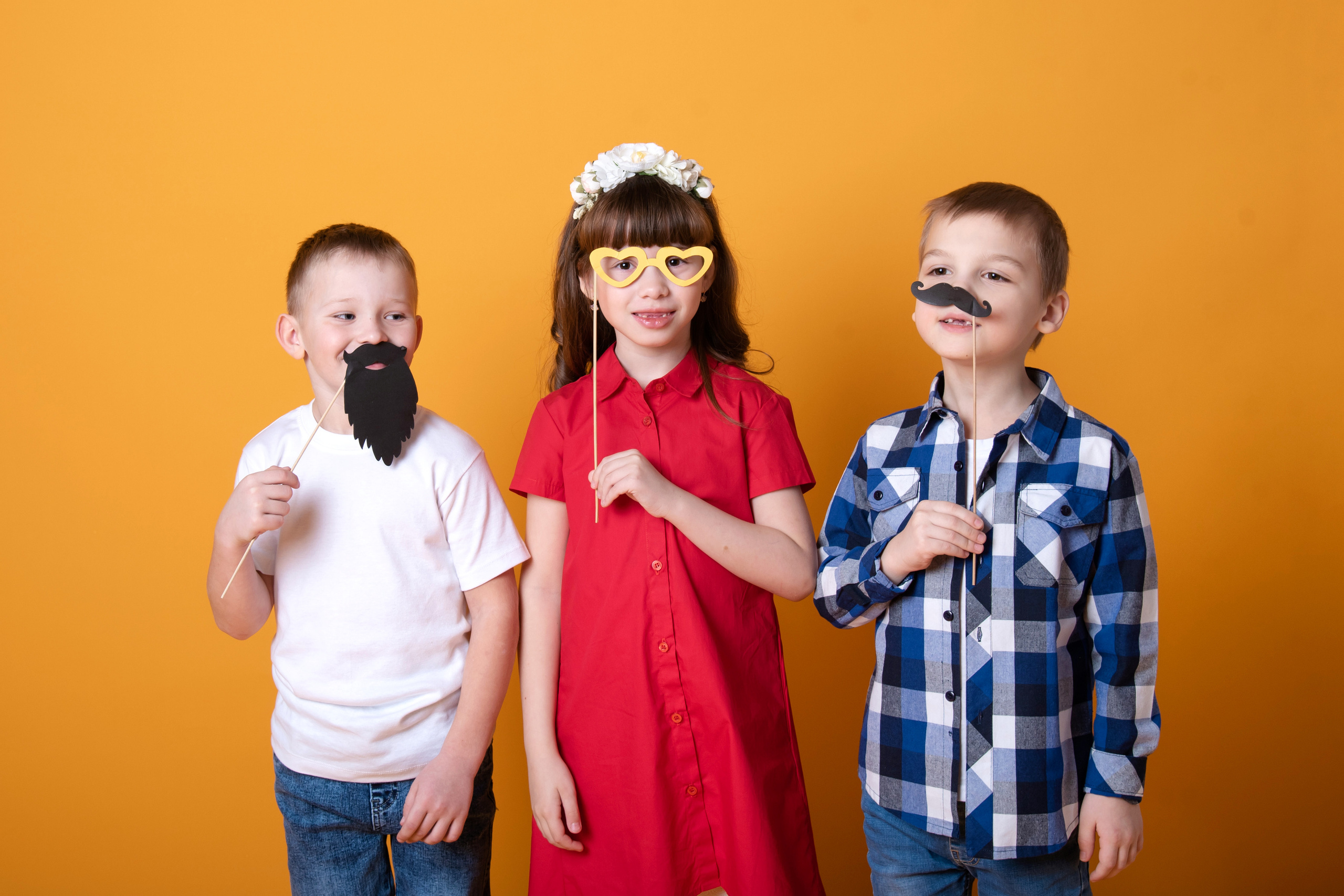 готовим подарок на детский выпускной в нижнем Новгороде. Снимаем детей для персональных фотокниг. Вручаем на выпускной