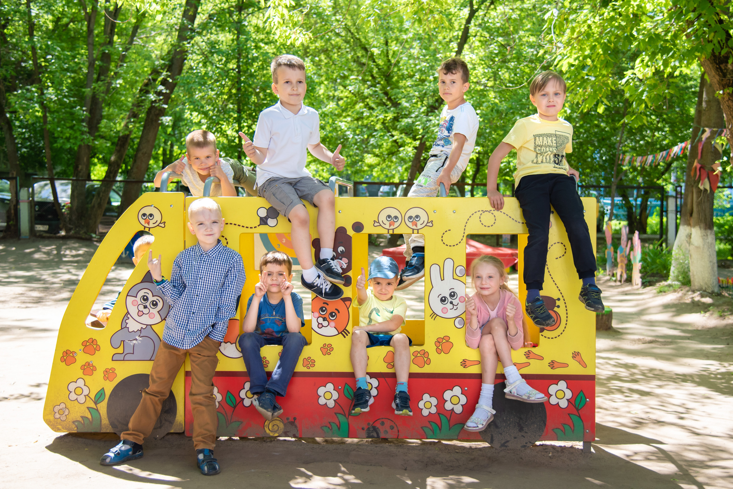 Весенняя фотосессия выпускной группы детского сада