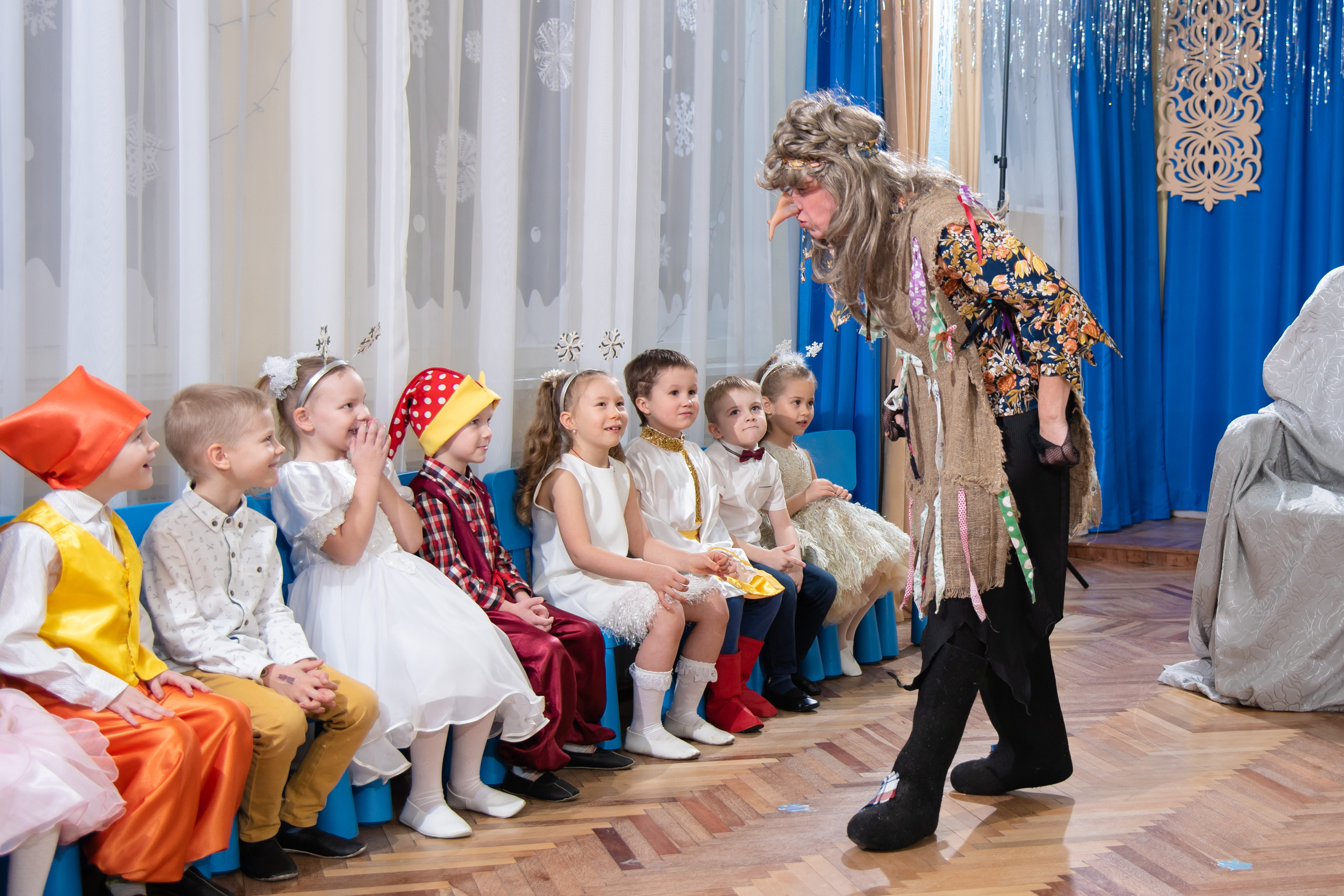 Фотографии с новогоднего утренника в детском саду "Крепыш". Лапшина Юлия — школьный фотограф в Нижнем Новгороде. Выпускные альбомы