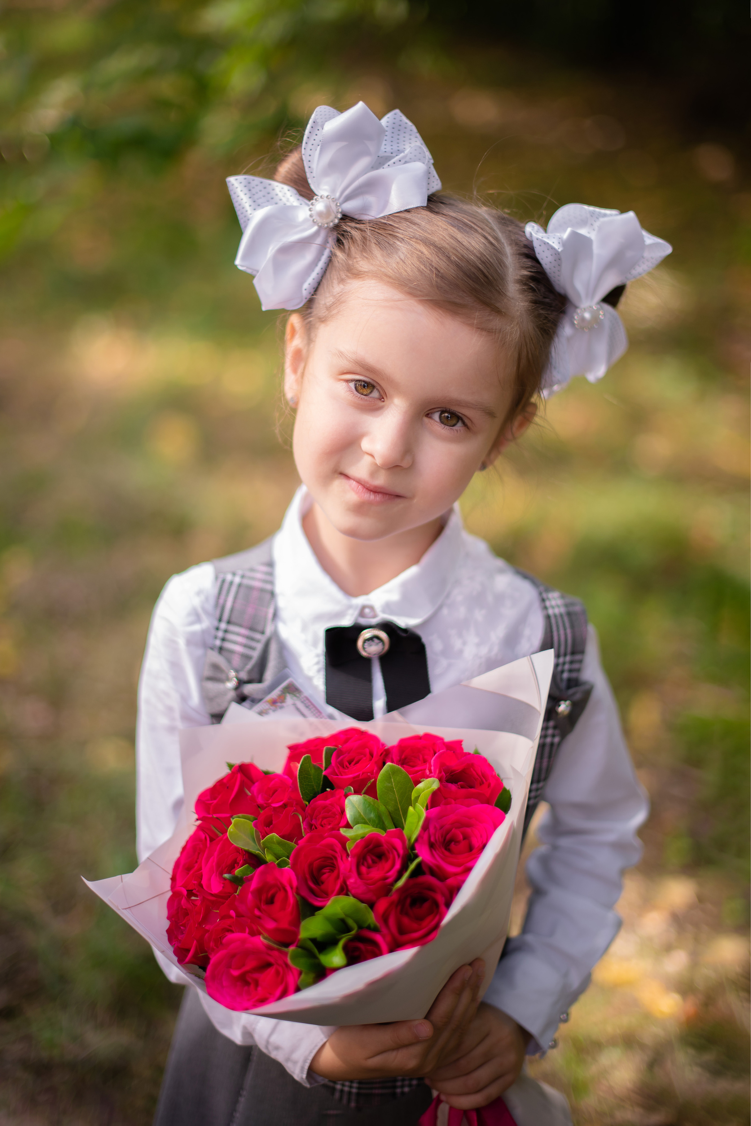 Девочка с букетом на 1 сентября