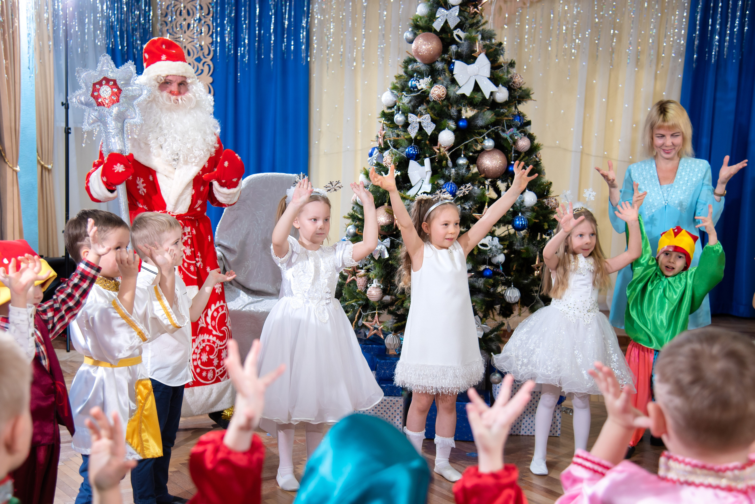 Фотографии с новогоднего утренника в детском саду "Крепыш". Лапшина Юлия — школьный фотограф в Нижнем Новгороде. Выпускные альбомы