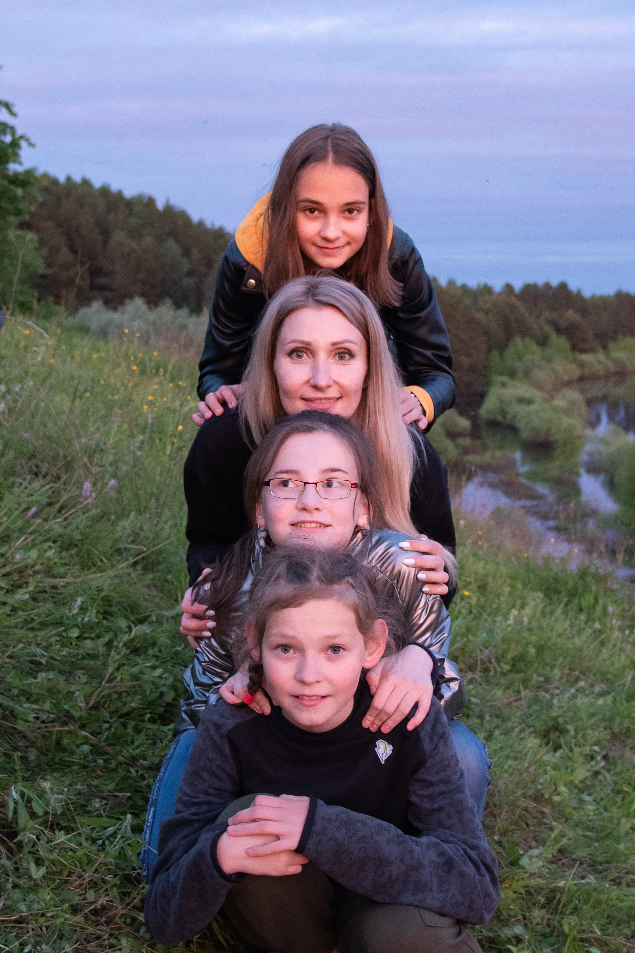 Фотосессия из конного клуба "Серая лошадь" для 6 класса 94 школы. Лапшина Юлия — школьный фотограф в Нижнем Новгороде. Выпускные альбомы