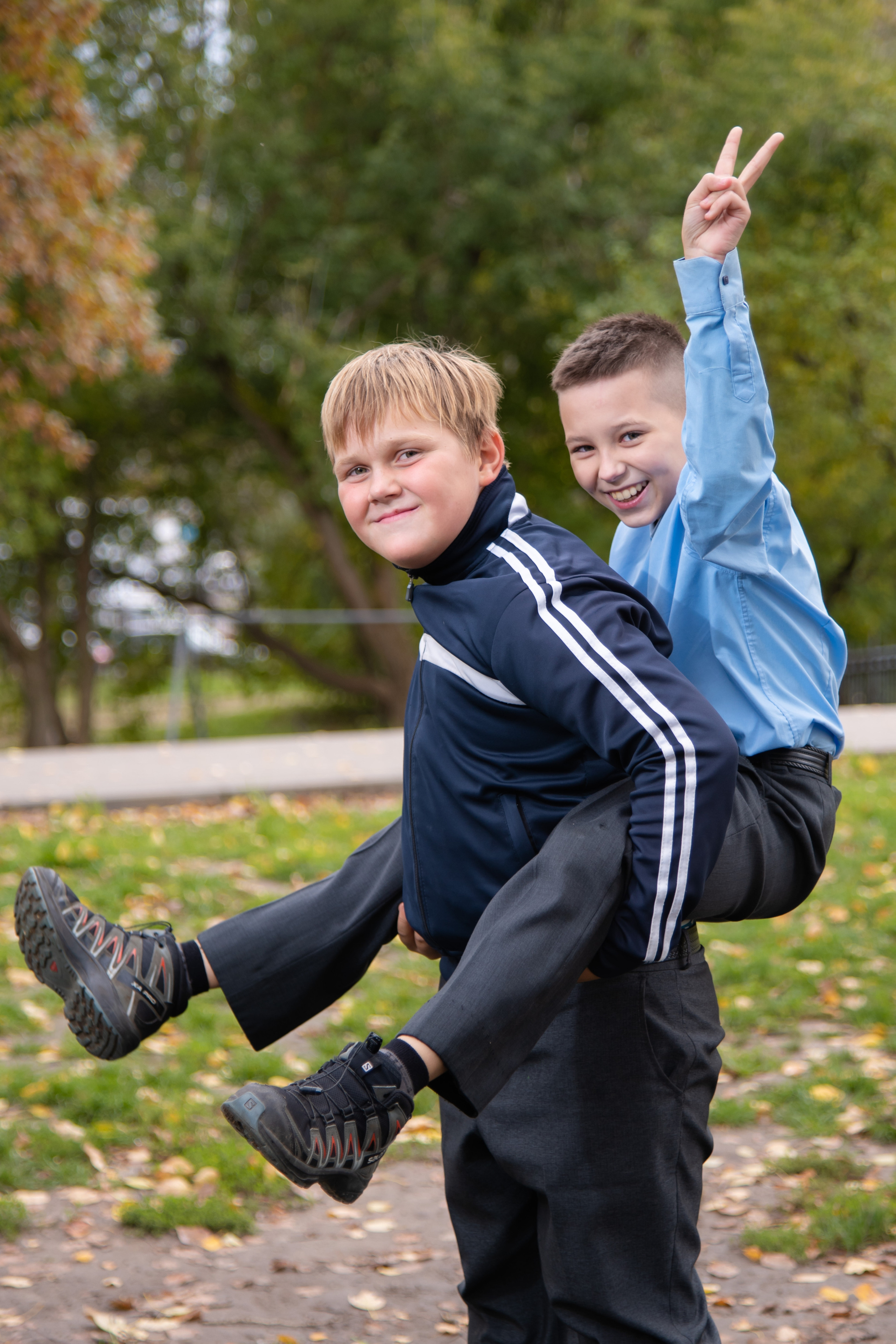 Фотосессия в сквере. Лапшина Юлия — школьный фотограф в Нижнем Новгороде. Выпускные альбомы