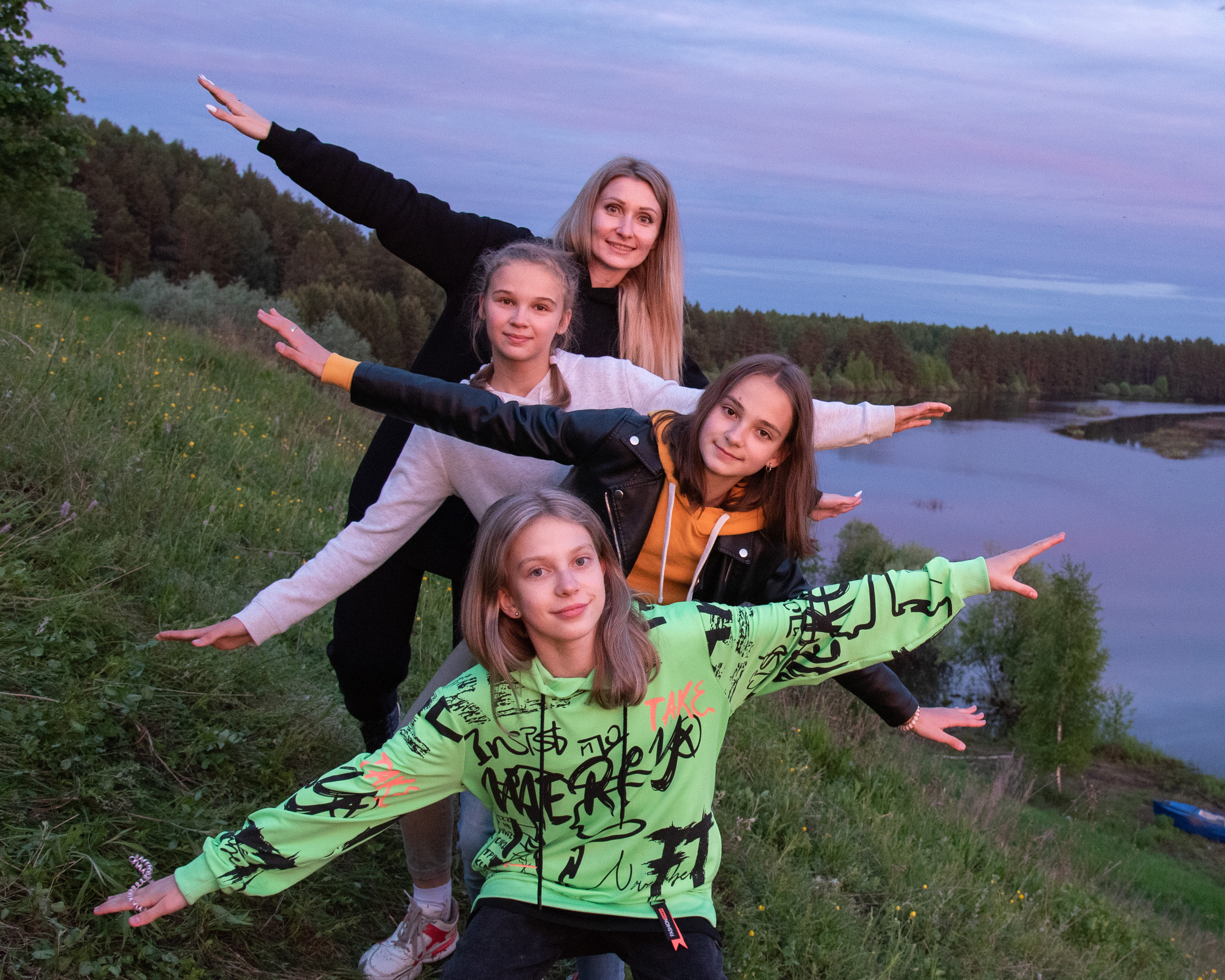 Фотосессия из конного клуба "Серая лошадь" для 6 класса 94 школы. Лапшина Юлия — школьный фотограф в Нижнем Новгороде. Выпускные альбомы