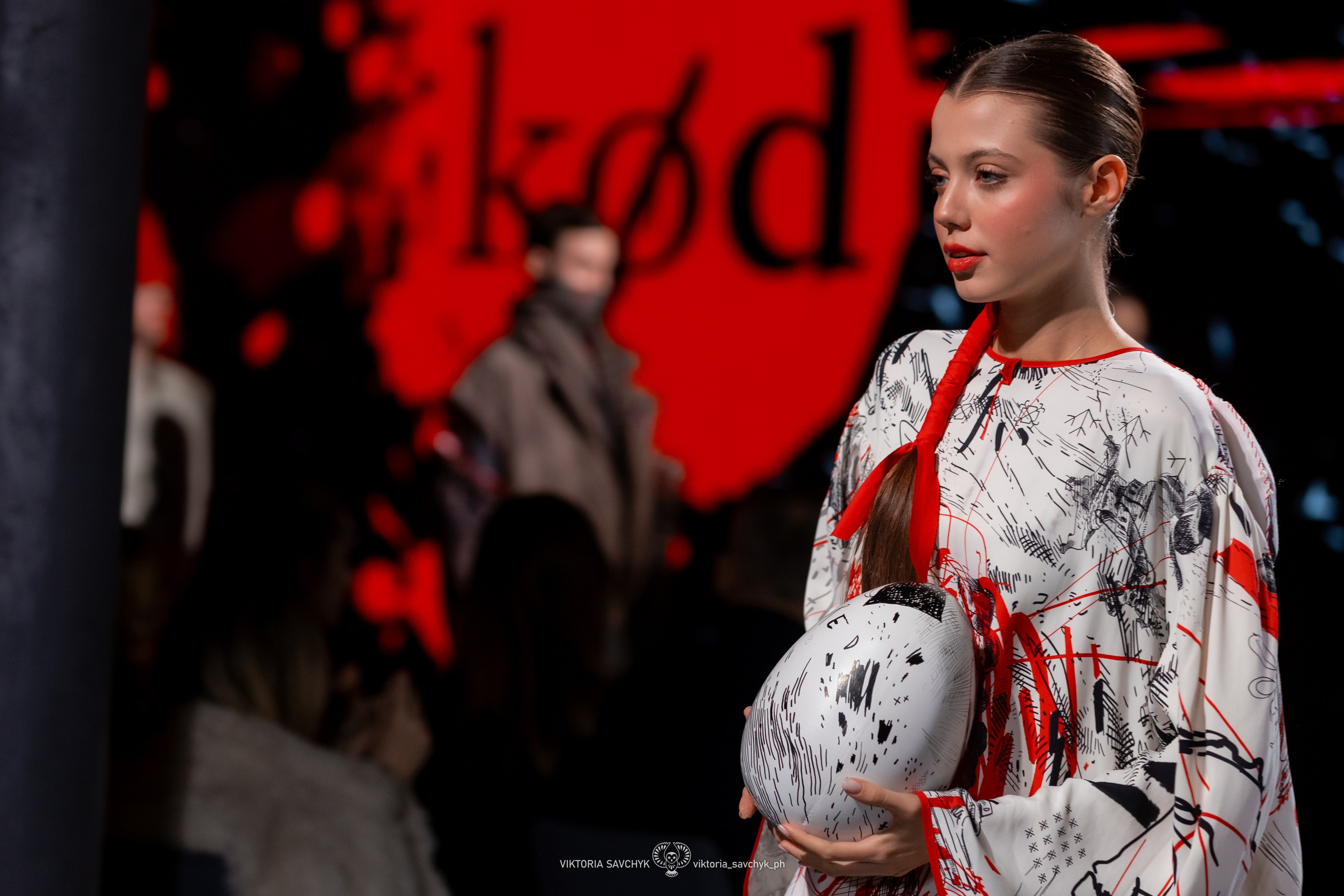 Подиум Rostov Fashion Show 2025. Осень-зима. Фотограф в Ростов-на-Дону Виктория Савчук