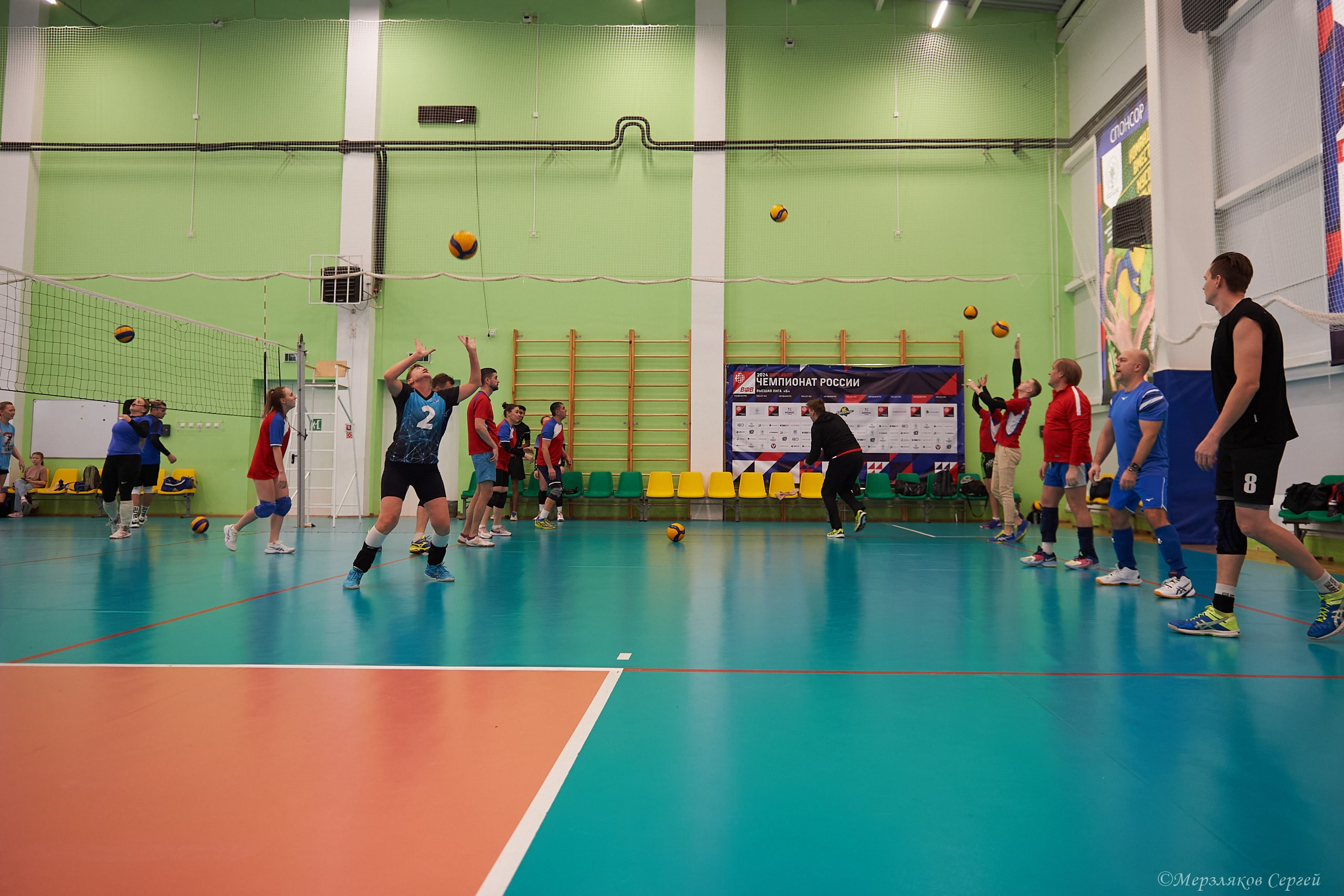 Новогодний волейбольный турнир. Ижевск. 16.12.23. Спортивный репортажный фотограф в Ижевске Сергей Мерзляков