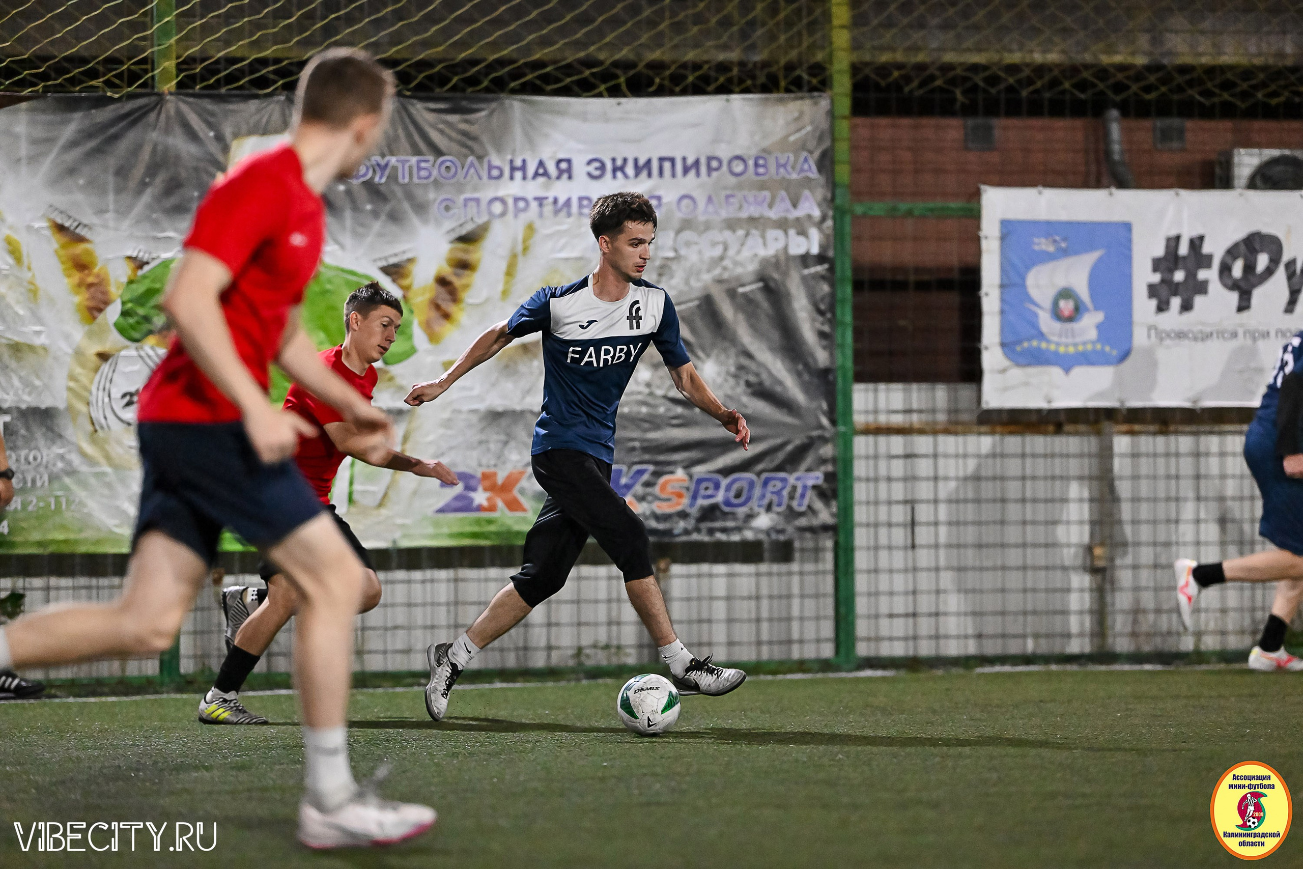 ФИНАЛЬНЫЕ ИГРЫ КУБКА МИНИ-ФУТБОЛЬНОЙ ЛИГИ И КУБКА КОРПОРАТИВНОЙ МФЛ 2025. VIBECITY.RU Вайб Сити Ру Фоторепортажи Фотоотчеты Калининград