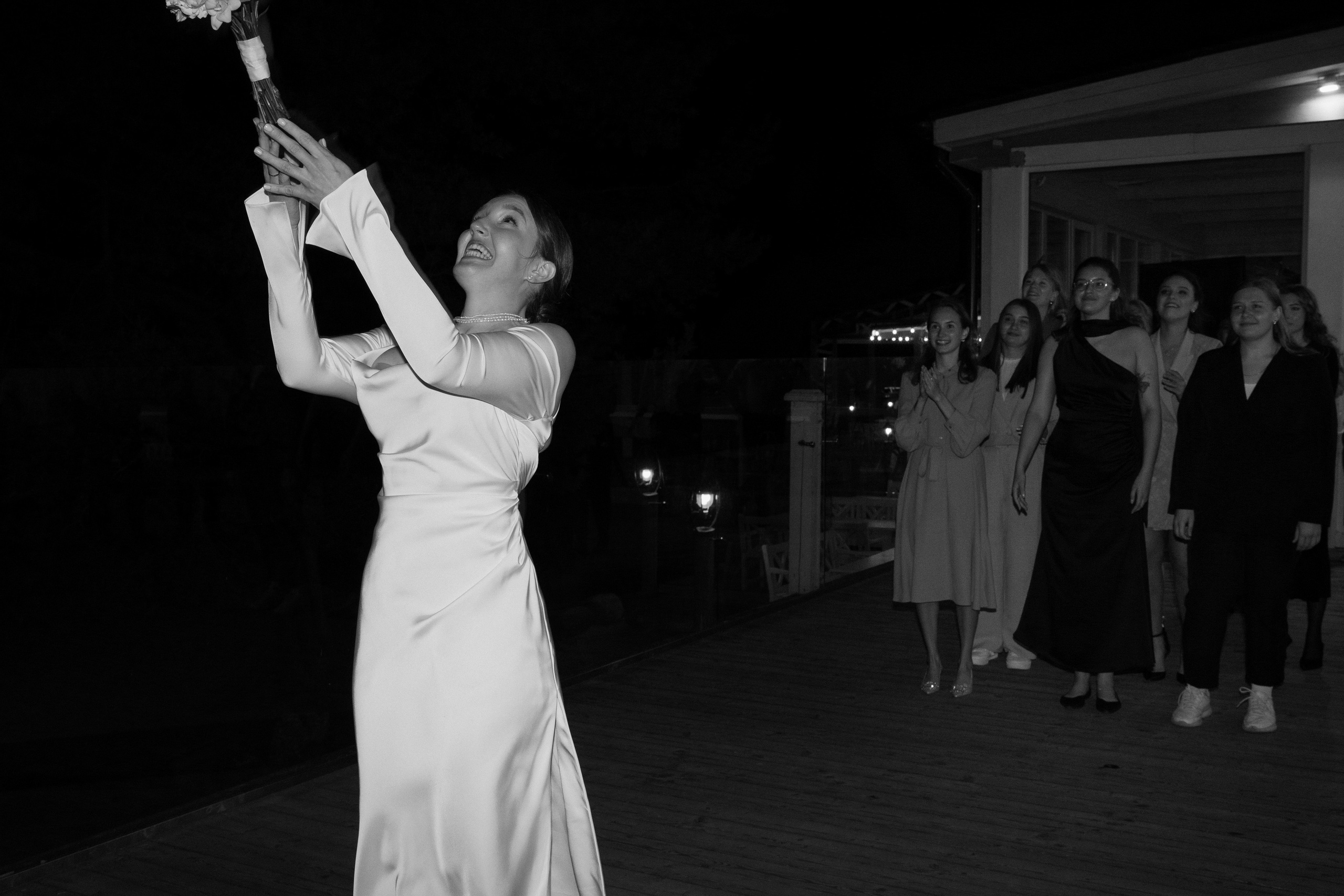 Лёня и Юля. Питер. От утра в отеле до вечеринки в ресторане на заливе. Цифра и плёнка. Свадебный фотограф Катерина Чулкова