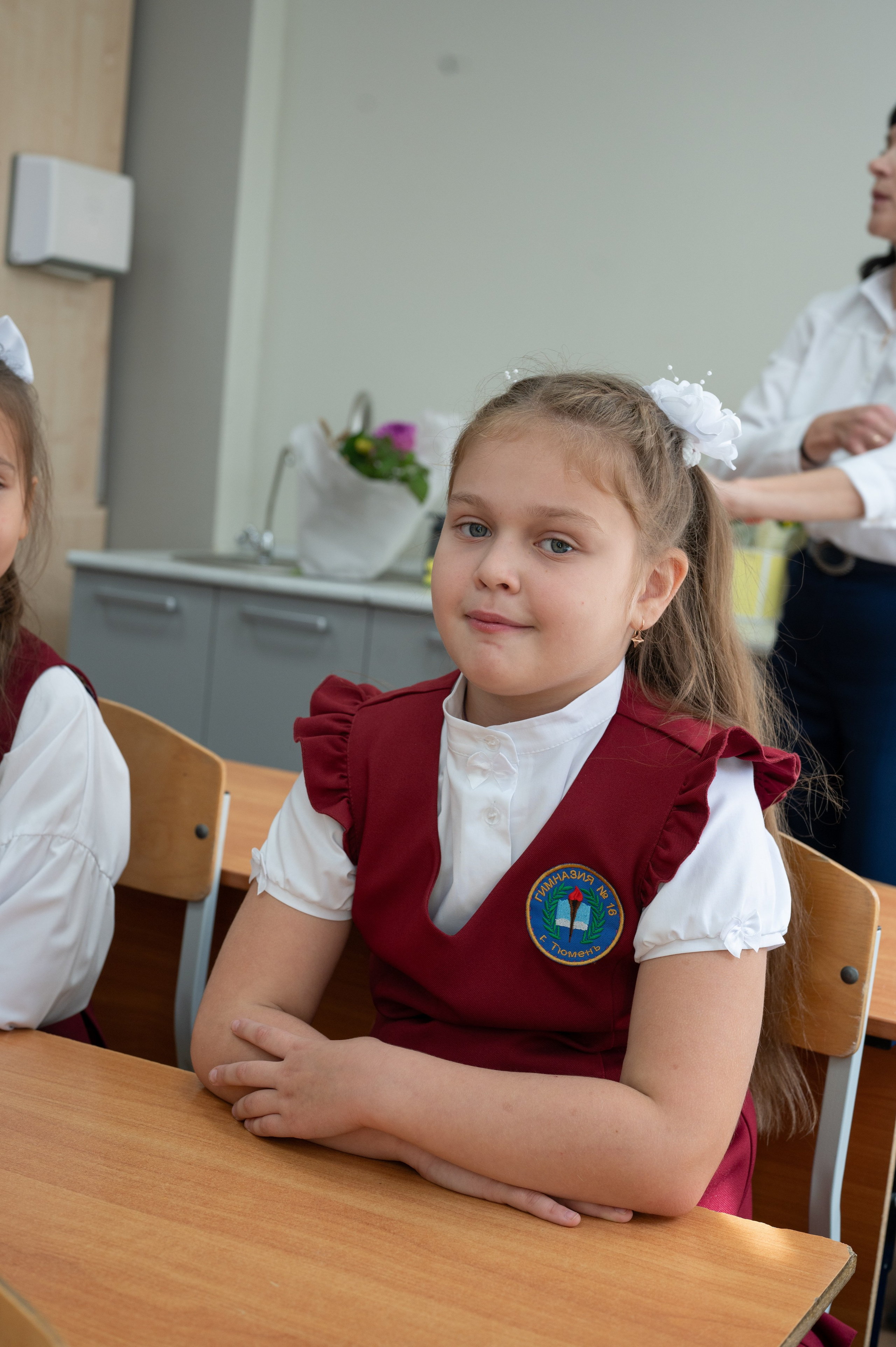 1 сентября 16 гимназия 2 класс (линейка + в классе+ на улице). Фотограф новорожденных, семейный детский в Тюмени Татьяна Морозова