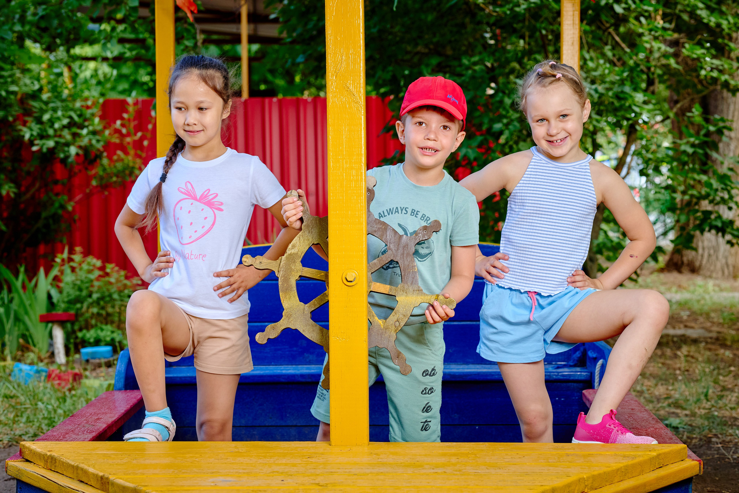 Пример летней съемки в детском саду № 92 Старшая группа Радуга. Фотограф Выпускные альбомы Таганрог Сергей Коробченко