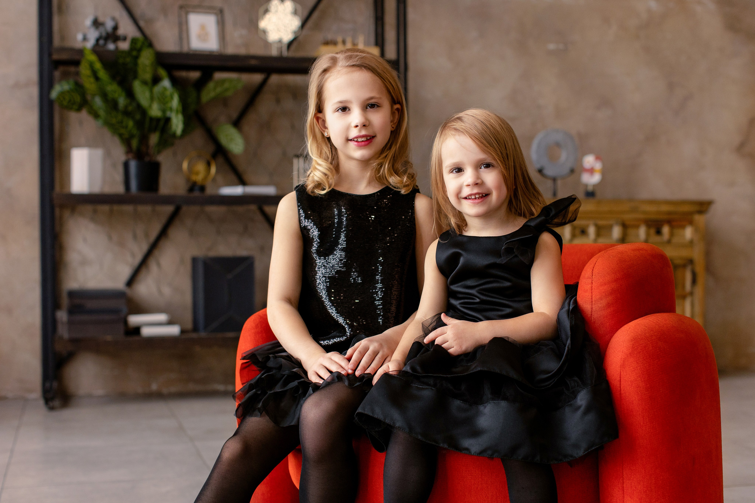 Семейная в интерьерной студии. Фотограф новорожденных, семейный фотограф в Санкт-Петербурге