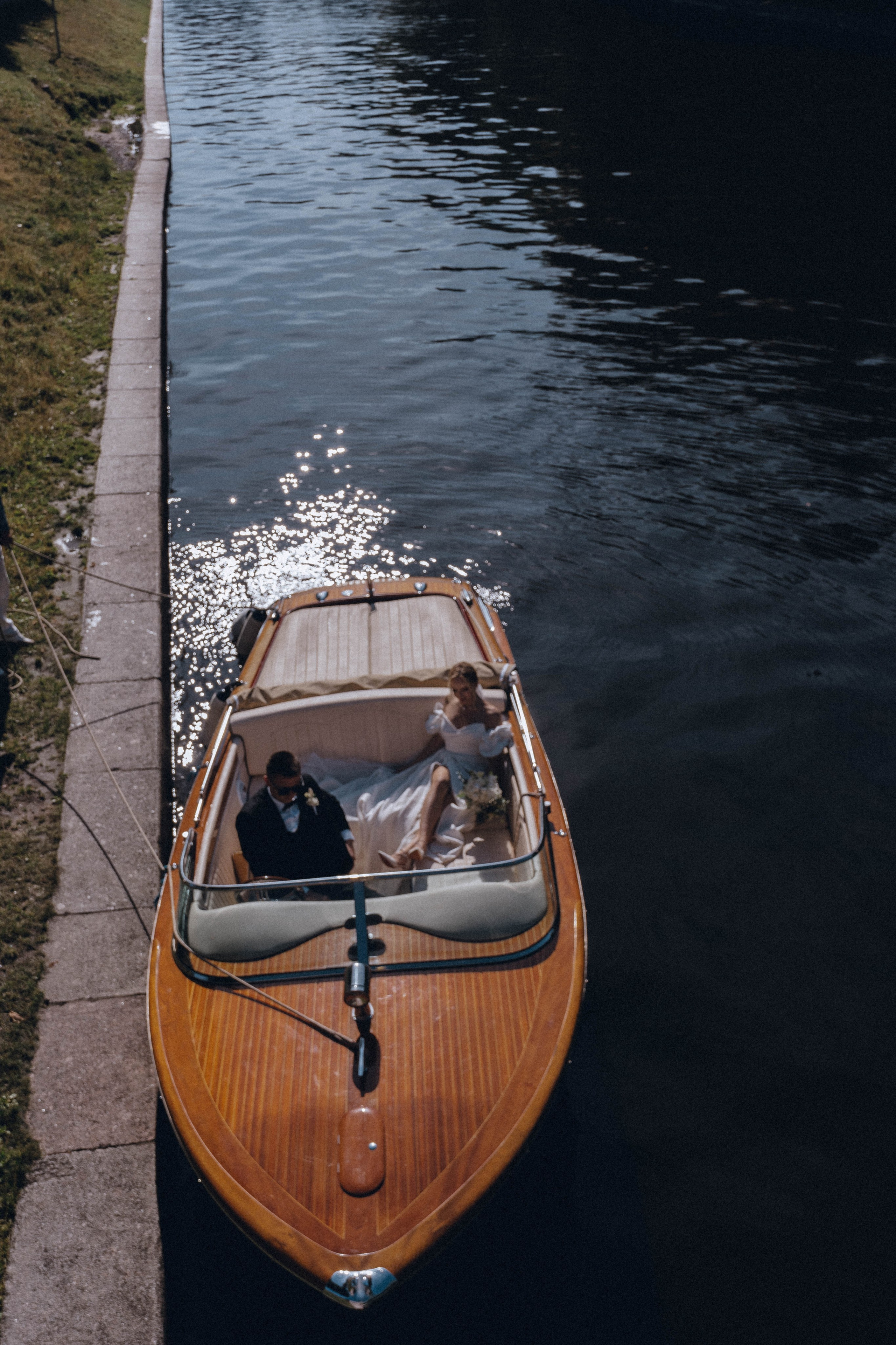 СВАДЕНБНАЯ СЬЕМКА НА КАТЕРЕ ПО КАНАЛАМ САНКТ-ПЕТЕРБУРГА И В АКВАТОРИИ НЕВЫ. Профессиональный фотограф, Санкт-Петербург — Виктория Богомолова