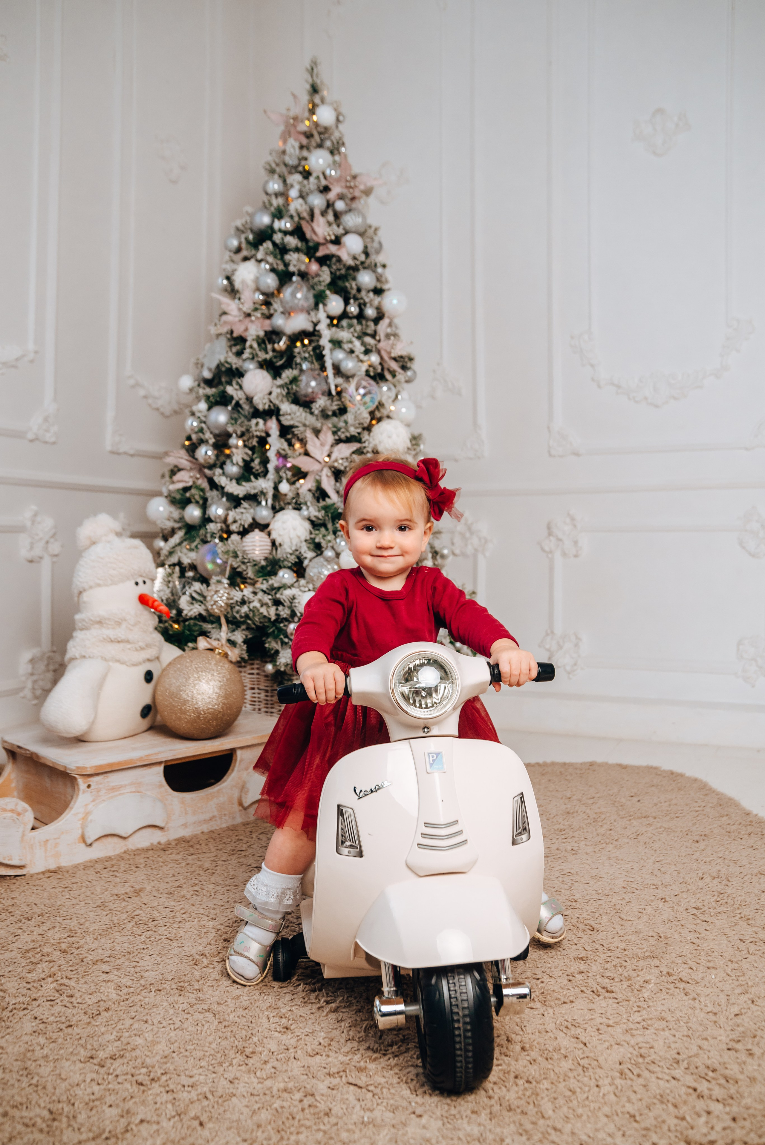 белый мотоцикл. идеален от 1 года до 3 лет. Аренда 500р