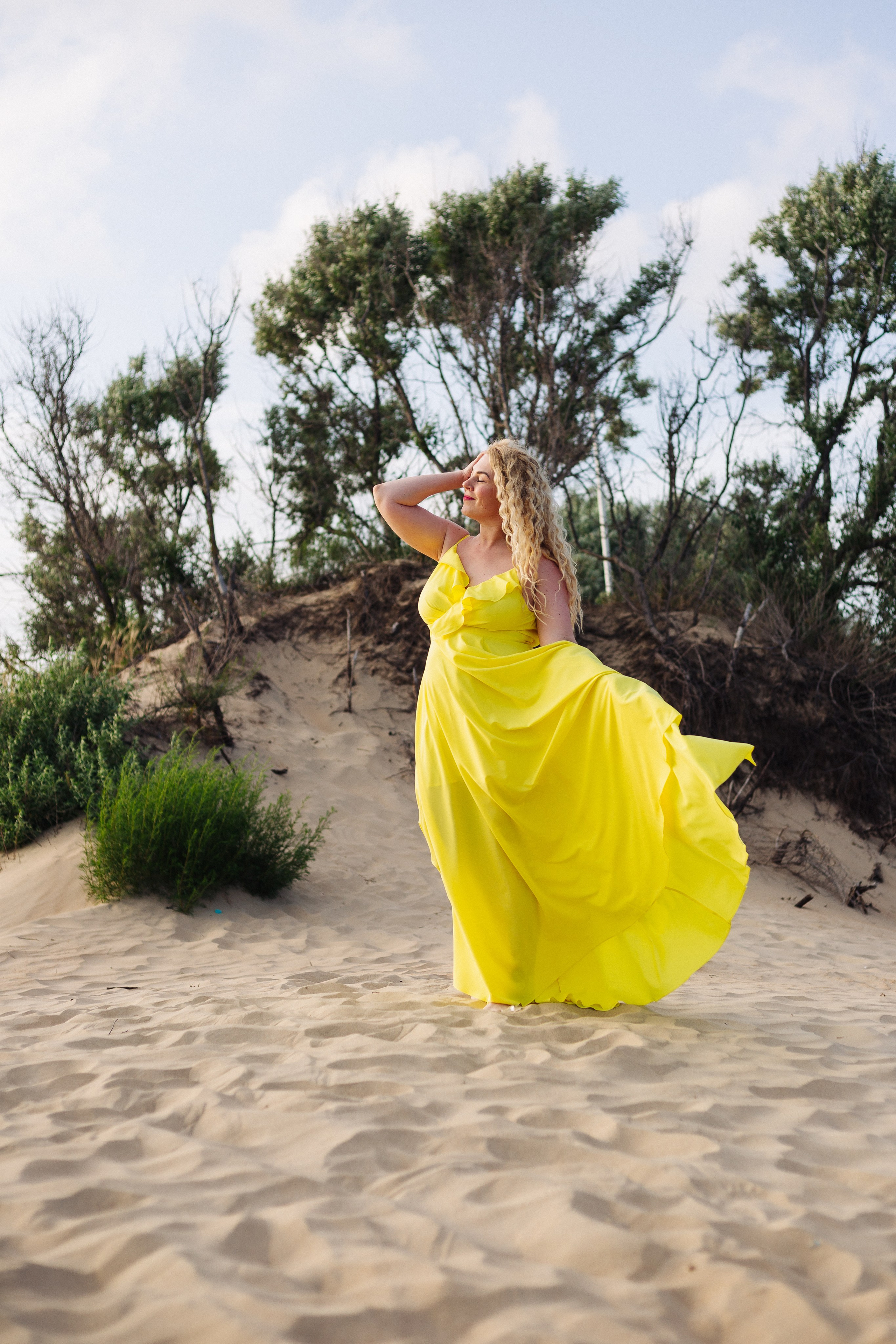 фотосессия в летящем платье на пляже в Анапе