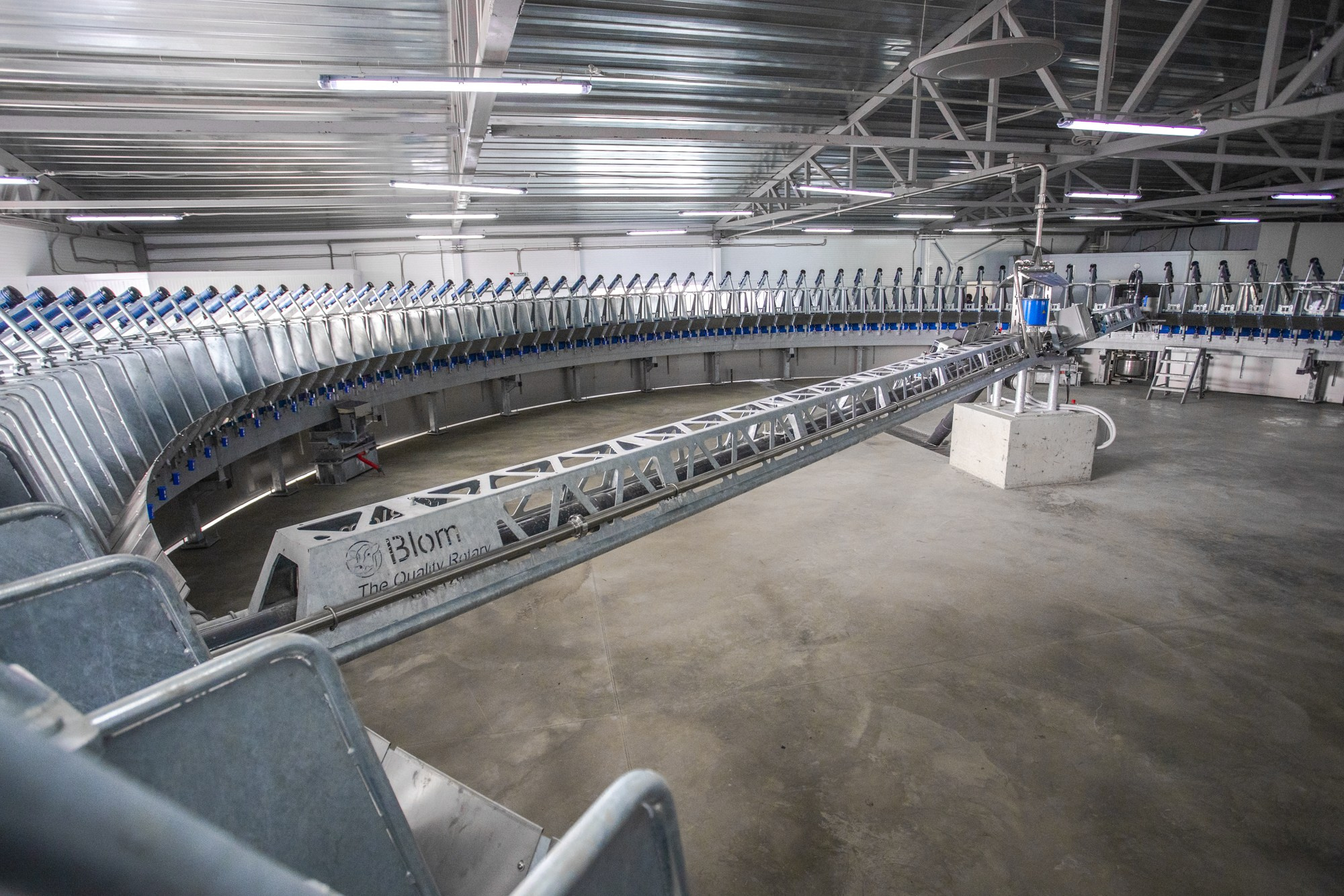 Открытие карусели для дойки скота. Репортажный, промышленный и маркетплейс-фотограф Дмитрий Чернат