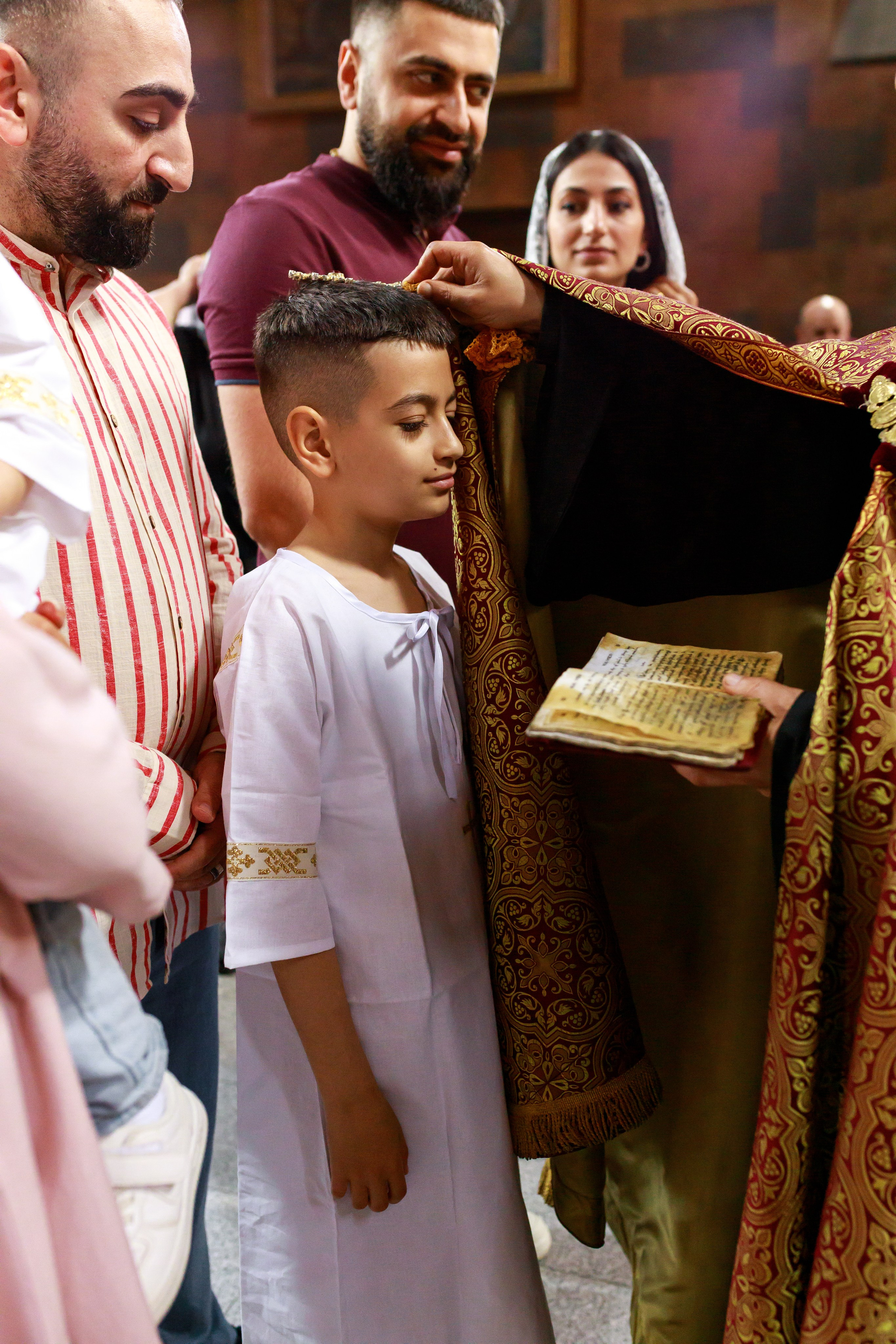 Таинство Крещения в Армянской церкви. Фотограф Тверь. Свадебные, семейные, индивидуальные фотосессии