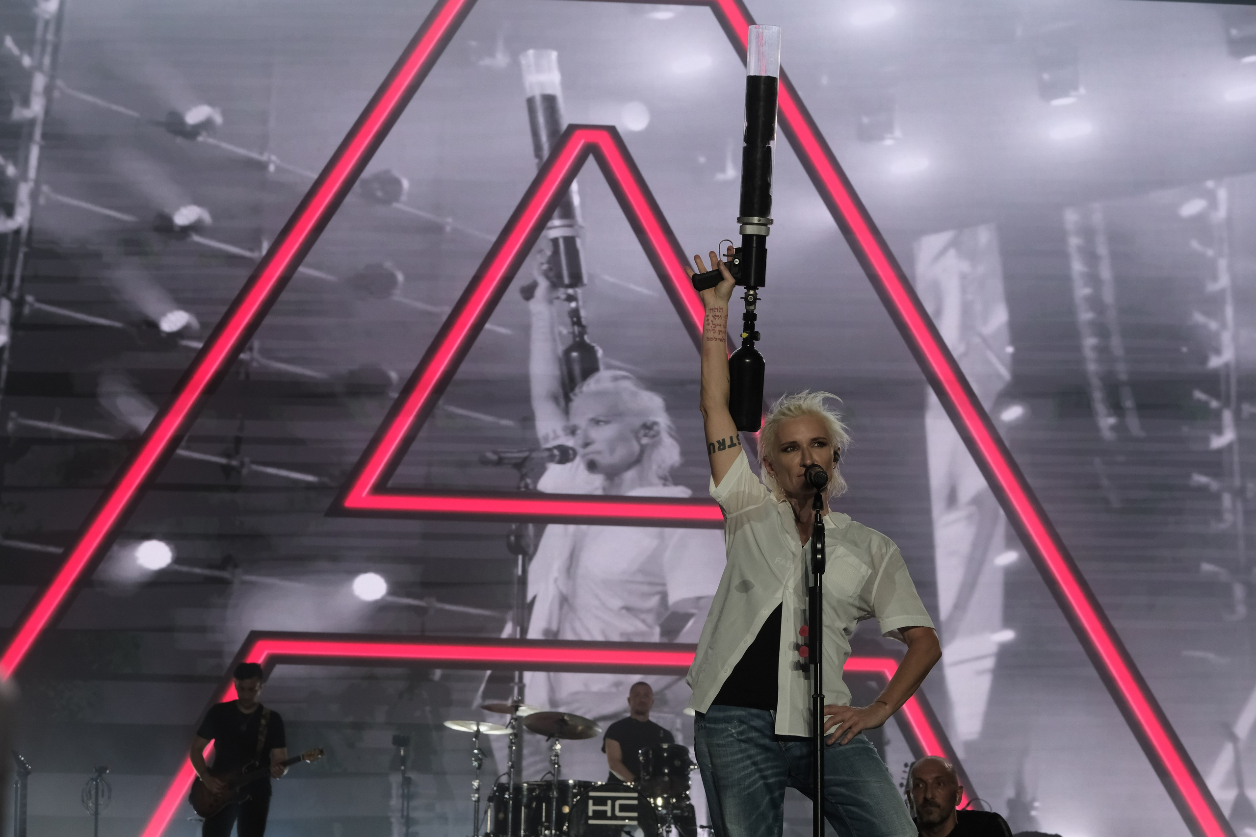 Диана Арбенина (группа «Ночные снайперы») — Москва, МТС Live Лето 2024. RedGeek - блогер и стручњак за образовање и ИТ Кирил Ситнов