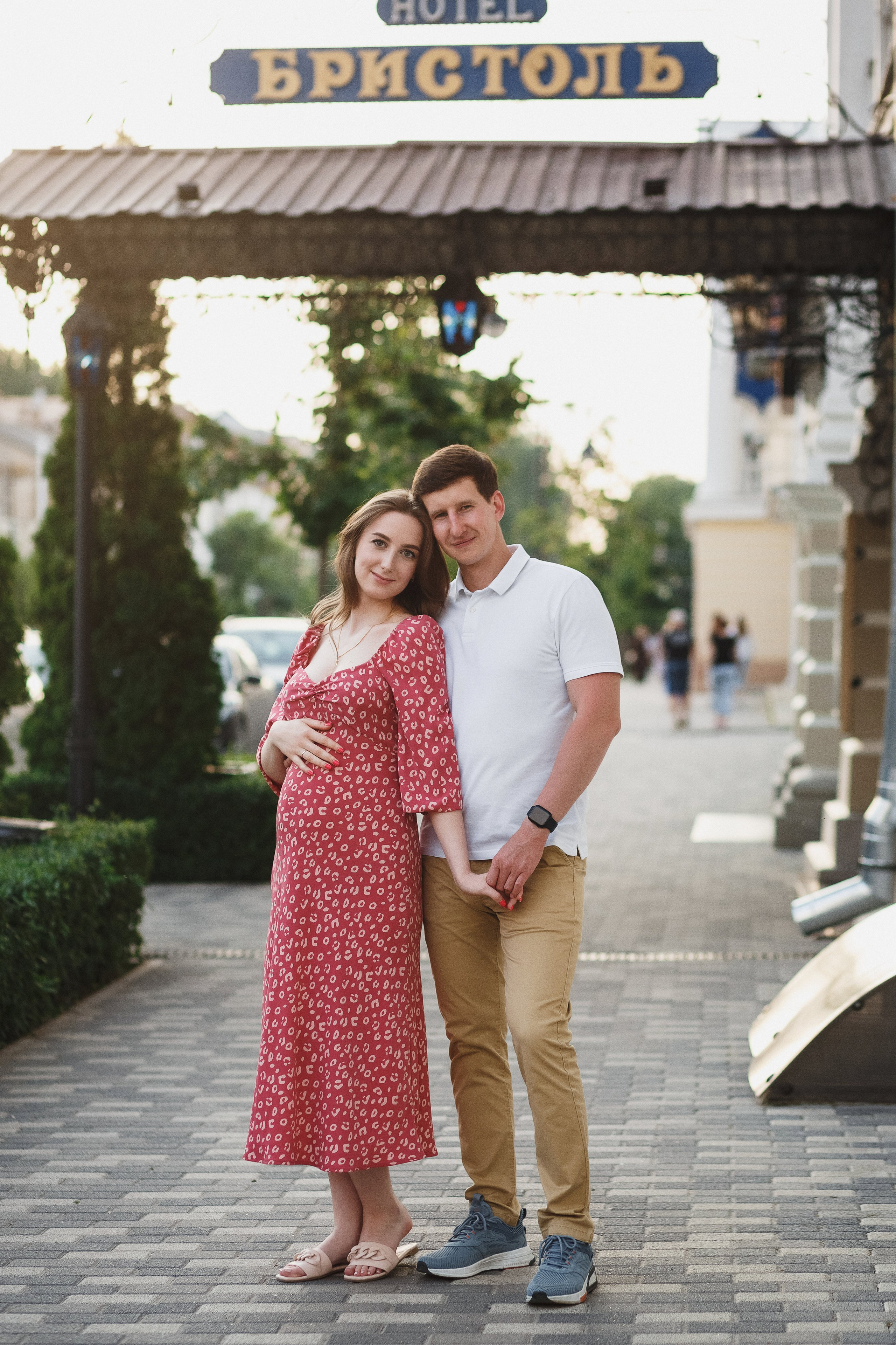 Романтика на улице Петровская в Таганроге: Денис и Аня. Свадебный и семейный фотограф в Таганроге Бакарюк Антон