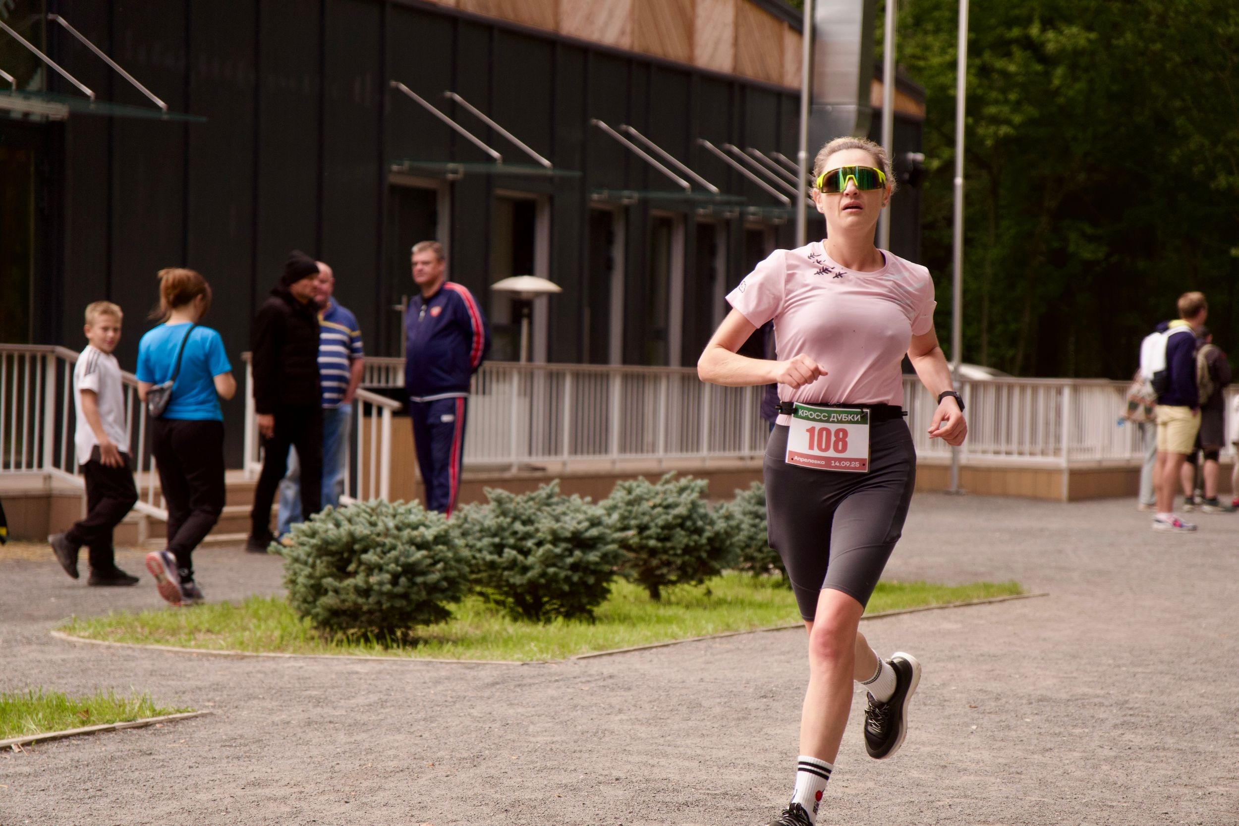 Забег в парке «Дубки». Кафе «БЕЛКА НАШЕПТАЛА». Ну оооочень концептуальное кафе