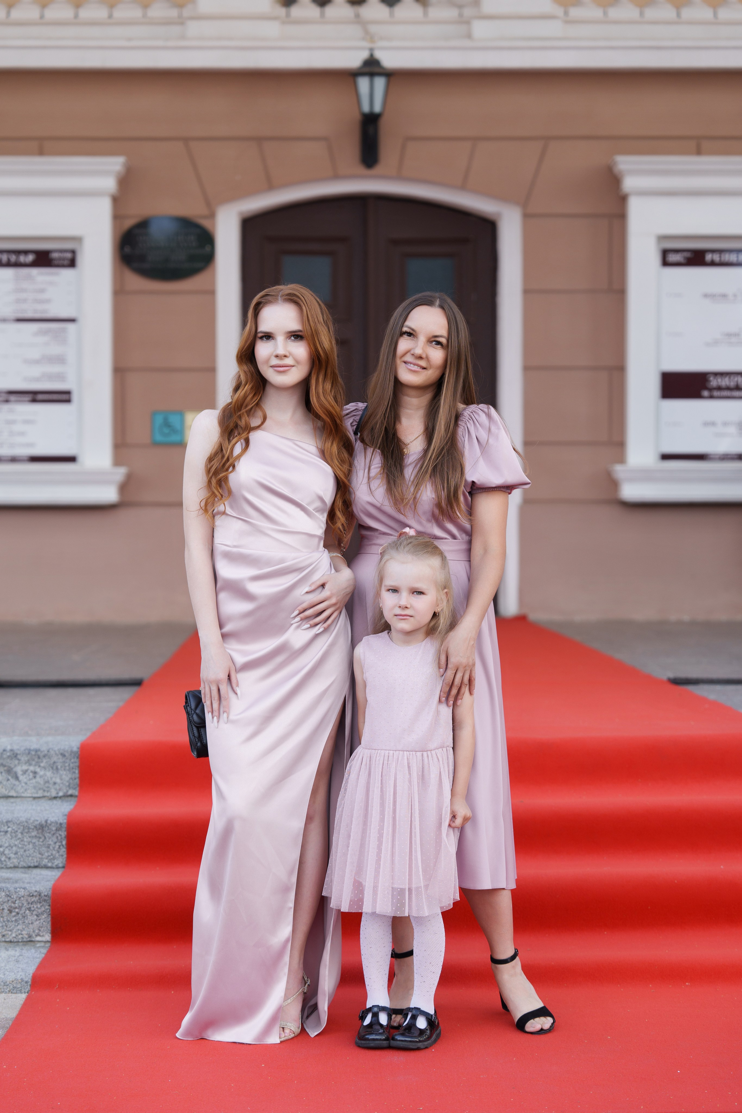 Выпускной Гимназия 7. Свадебный и репортажный фотограф Элина Козырьянова