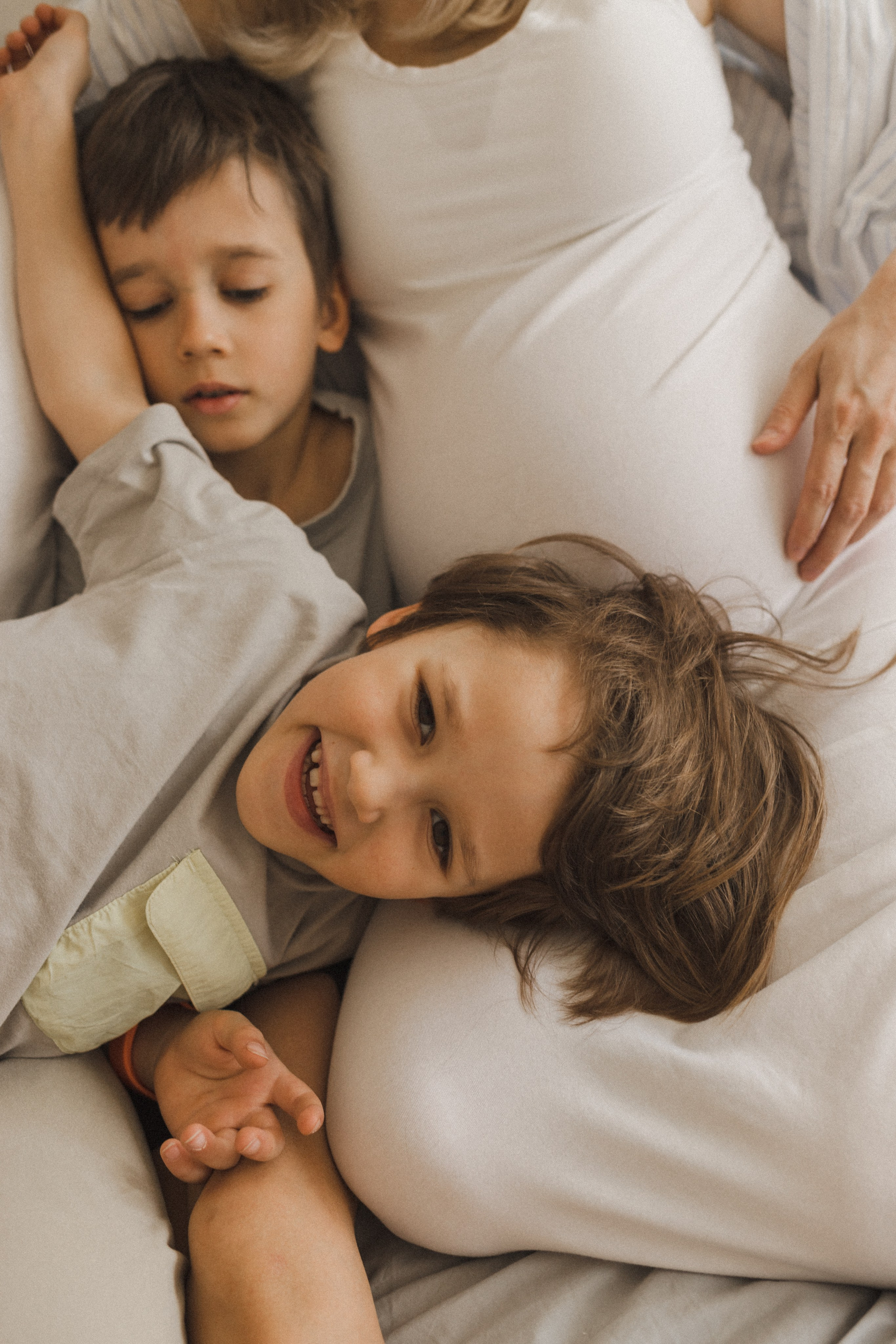 Катя, Паша, Валера и Родион ждут братика. Семейный фотограф в Москве