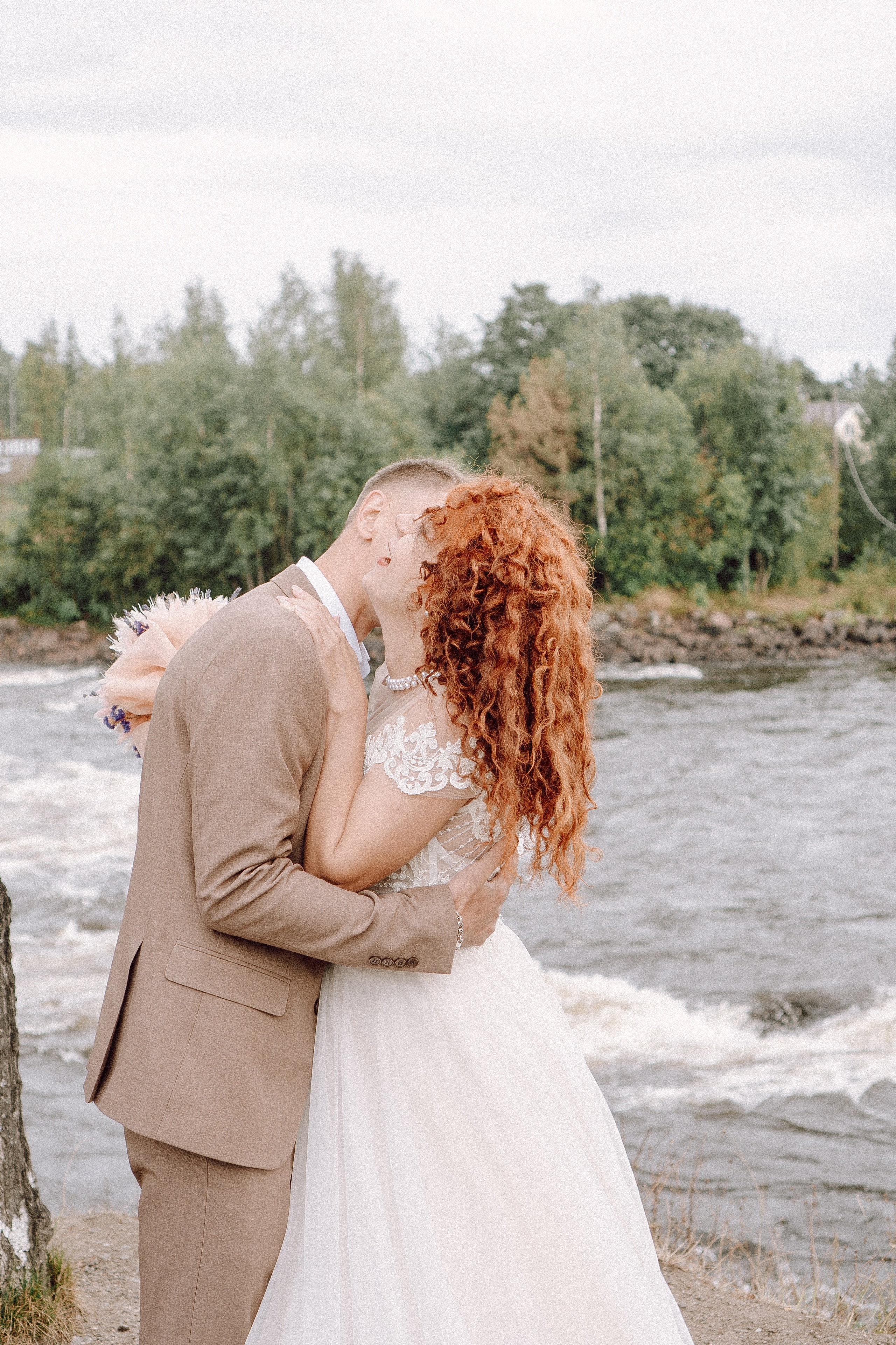 СВАДЕБНАЯ ФОТОСЕССИИЯ ПАРЫ В ГОРОДЕ ПРИОЗЕРСК В СОСНОВОМ ЛЕСУ И С ПИКАПОМ. Профессиональный фотограф, Санкт-Петербург — Виктория Богомолова