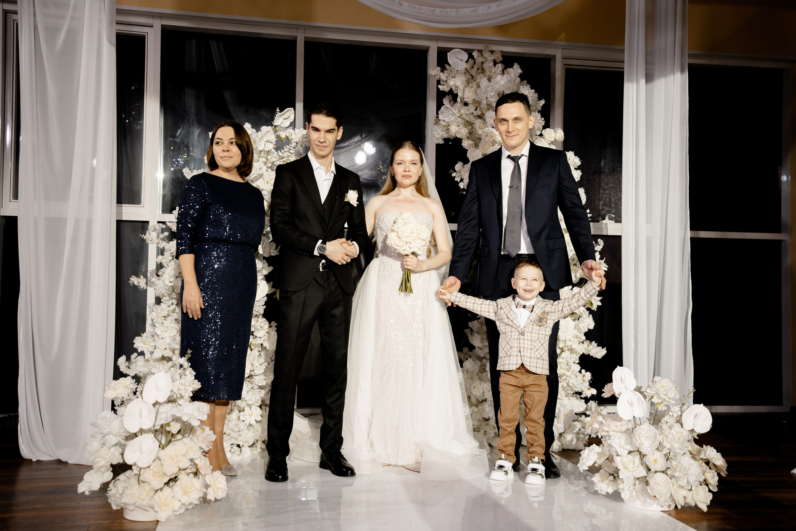 СВАДЕБНАЯ СЬЕМКА СБОРОВ В ОТЕЛЕ И ВЫЕЗД НА ЦЕРЕМОНИЮ (СНЯТО В СИБИРЕ В НИЖНЕВАРТОВСКЕ). Профессиональный фотограф, Санкт-Петербург — Виктория Богомолова