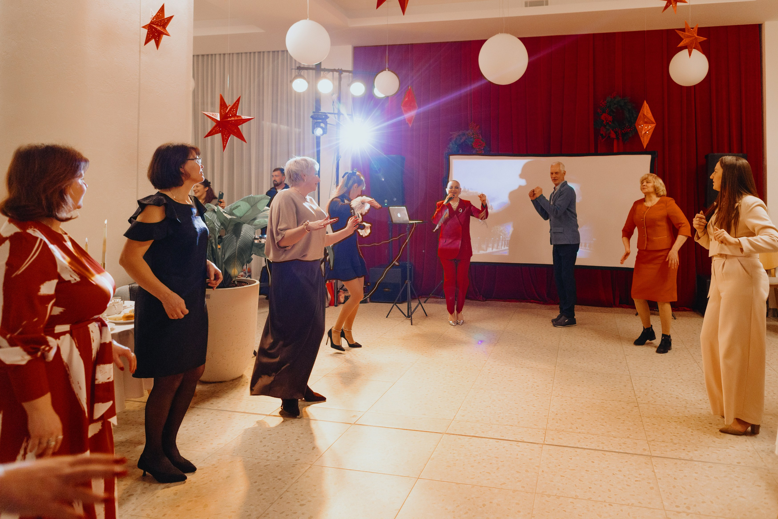 Новый 2026 г в PortoRitsa. RetroChic Фото