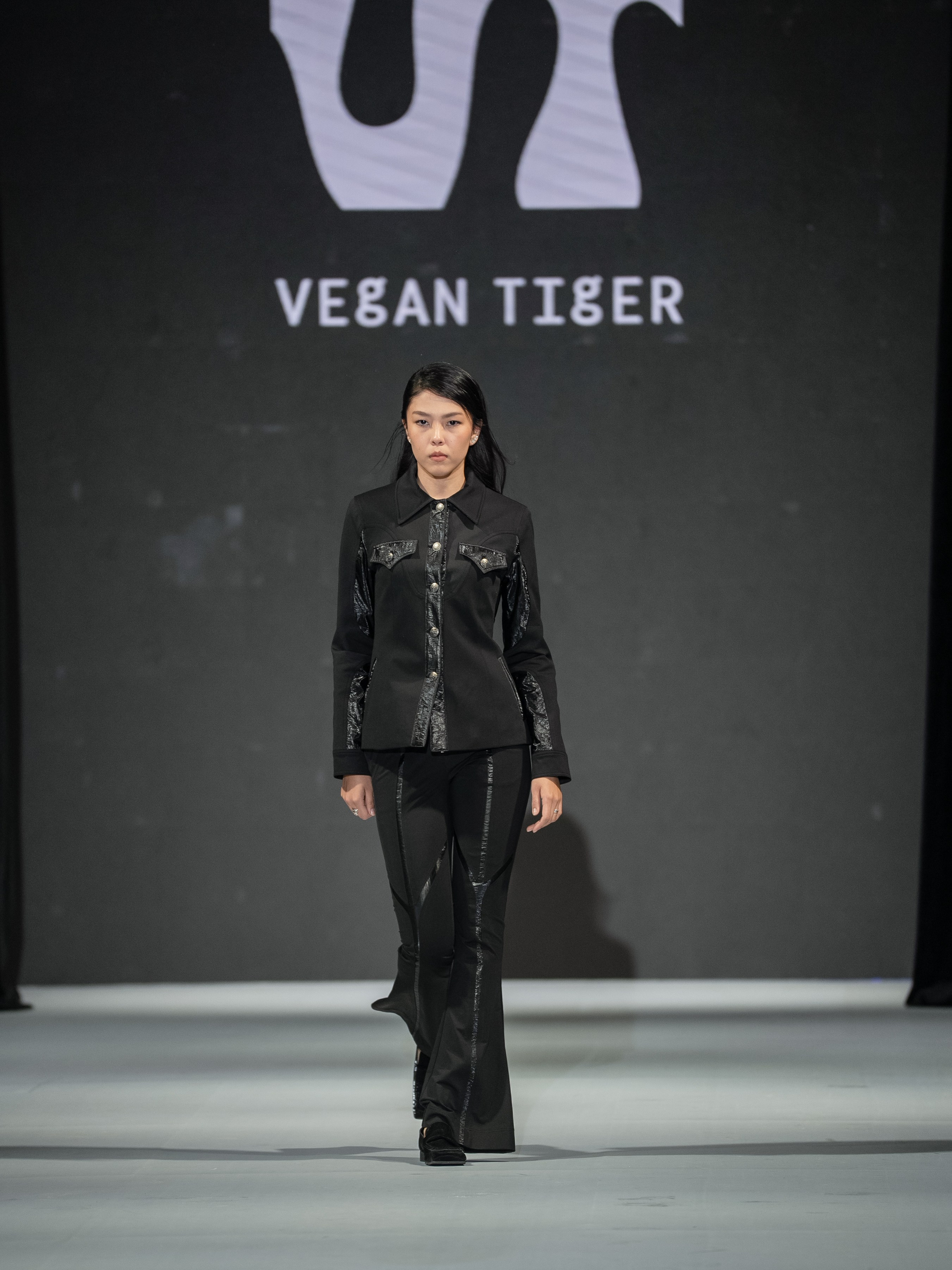 EURASIAN FASHION WEEK Vegan Tiger. Сайт Алматинского НЮ АРТ, будуар и фэшн фотографа Дениса Карпенко