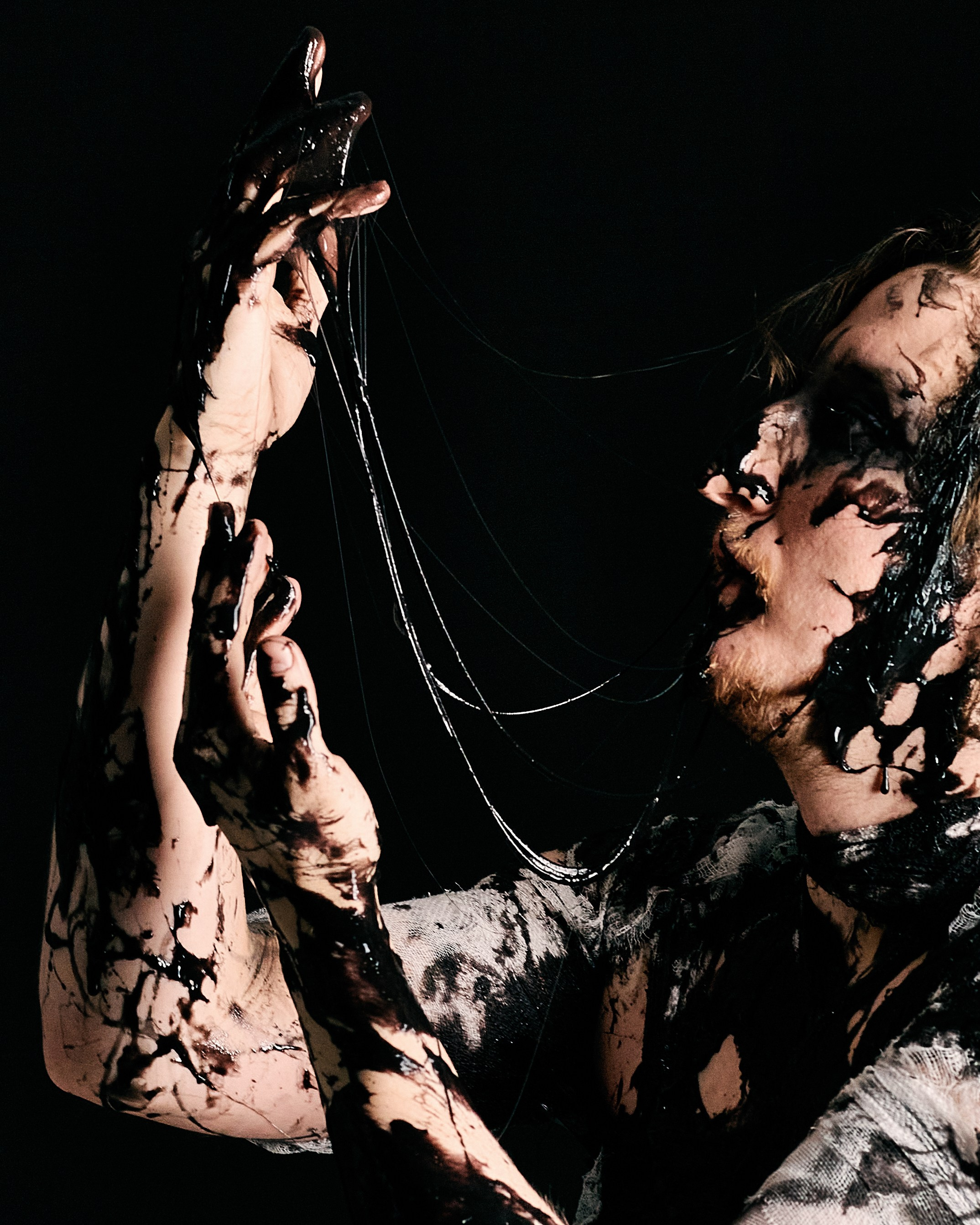 Чёрная жидкость. Фотограф из Первоуральска Роман Заиченко