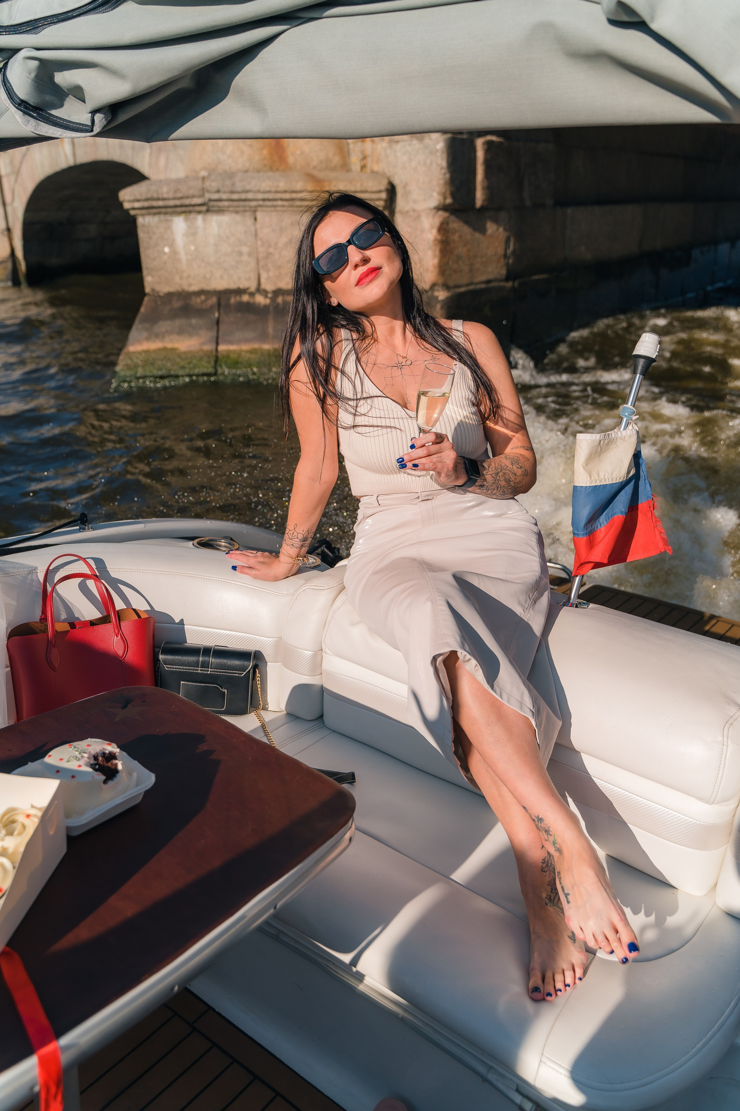 Фотосъемка девичника, встреча девушек, веселые женские портреты