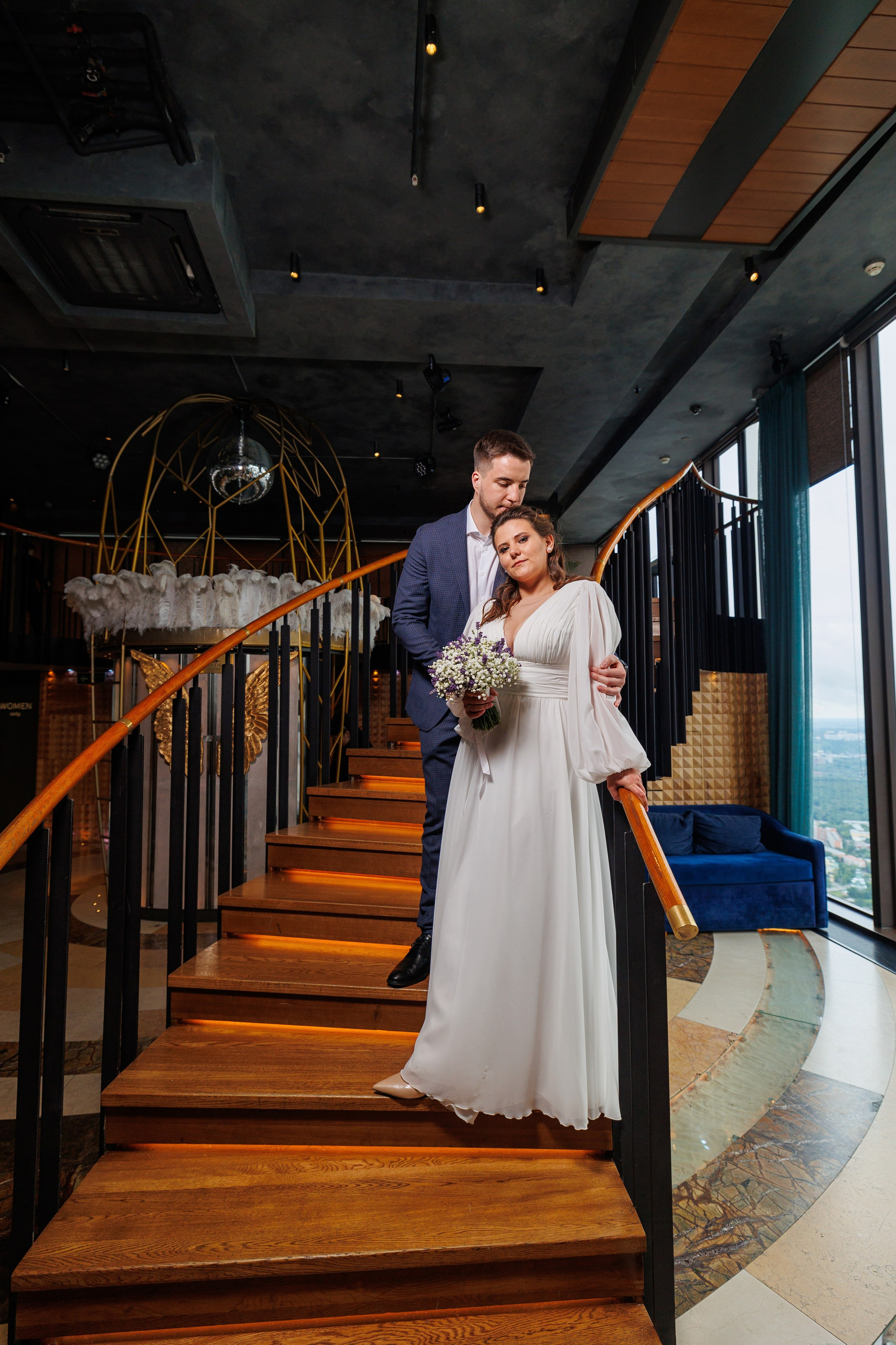 Фотограф на регистрацию в ЗАГС Москва Сити Birds Башня ОКО. Примеры фото, отзывы молодоженов и заявка на регистрацию через официальный сайт.