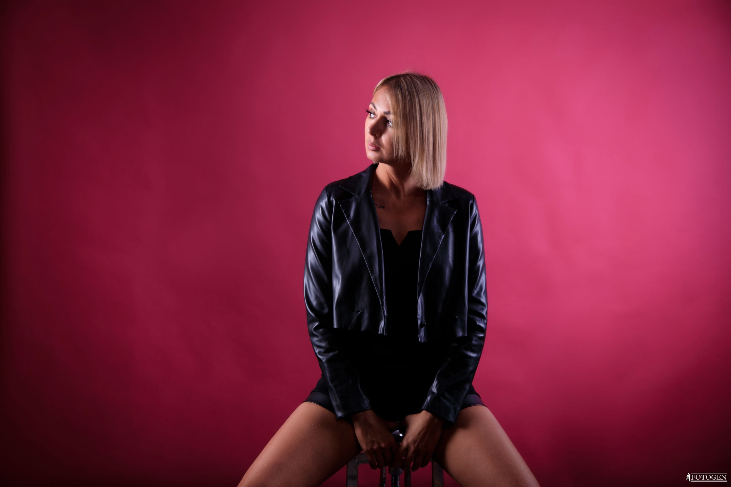 Индивидуальная женская фотосессия в студии FOTOGEN в Краснодаре | Премиум качество, дерзкий образ.