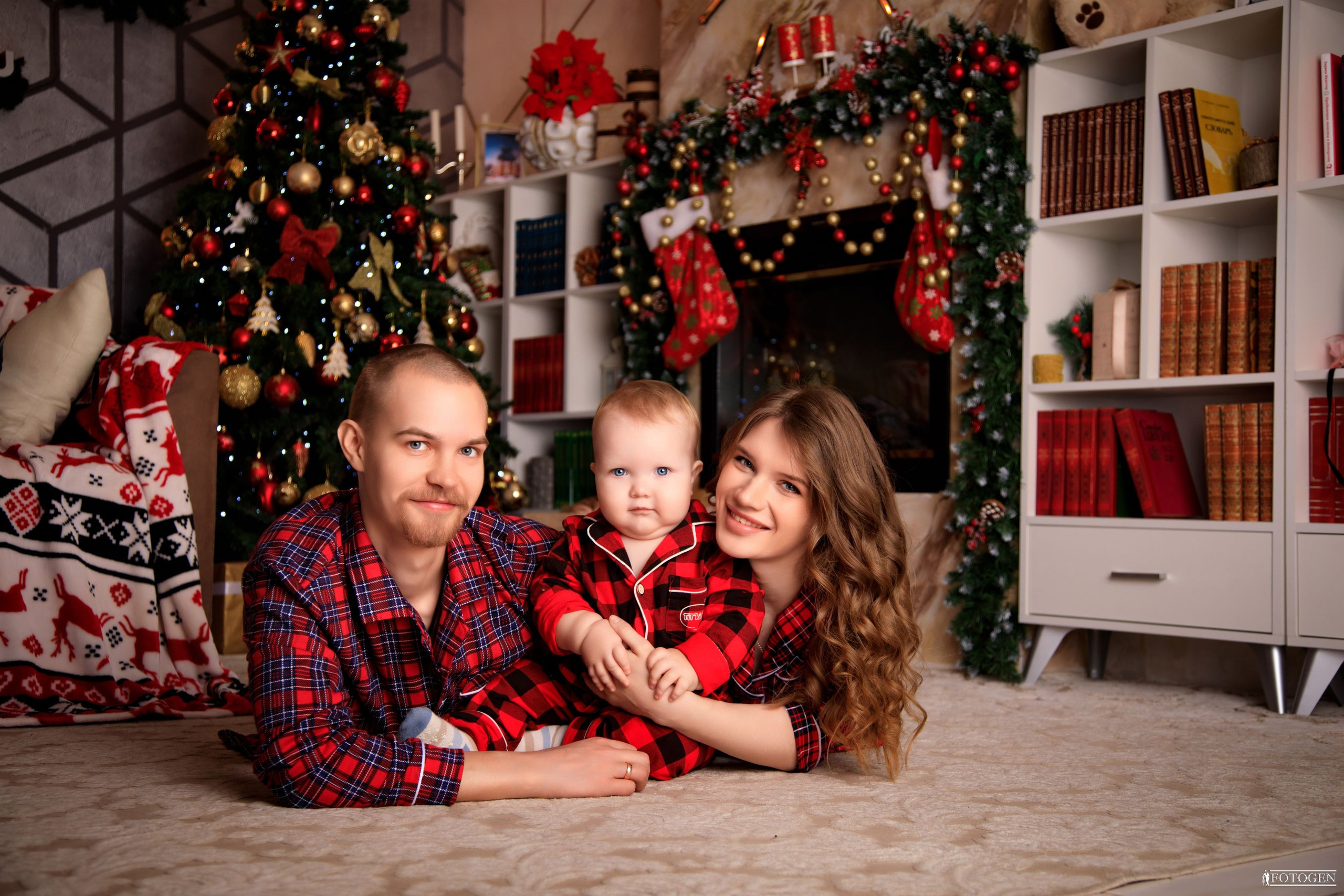 Портфолио семейных фотосессий: Тепло в новогодних интерьерах. Интерьерная фотостудия FOTOGEN г. Краснодар