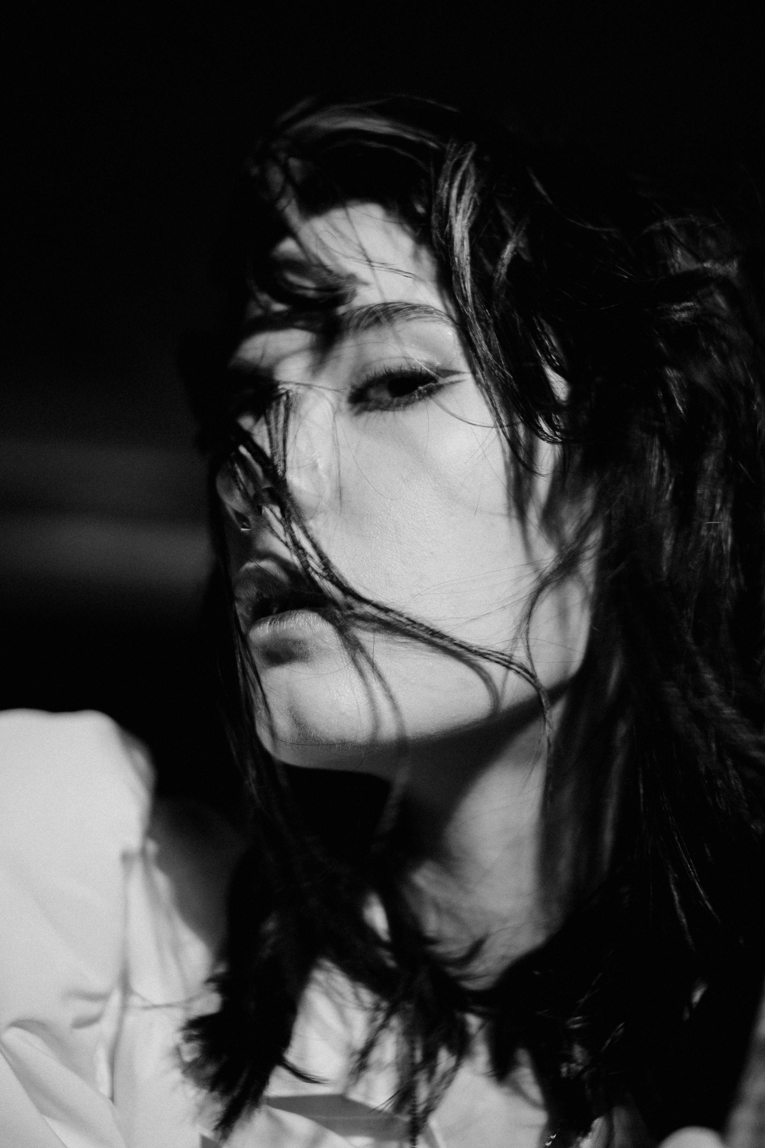 Съёмка у моря с оленьими рогами