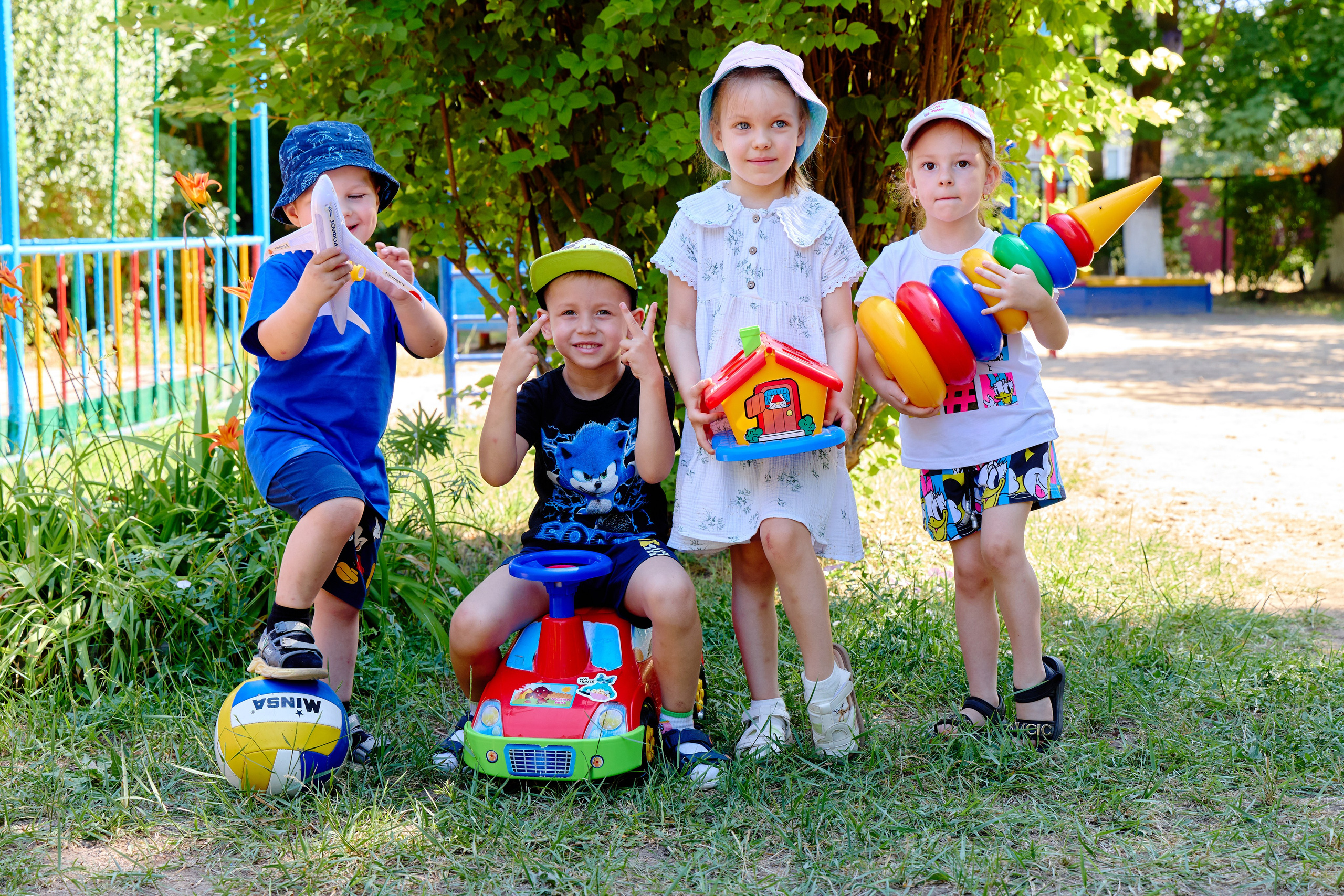 Пример летней съёмки в детском саду № 92 младшая группа Ромашки. Фотограф Выпускные альбомы Таганрог Сергей Коробченко