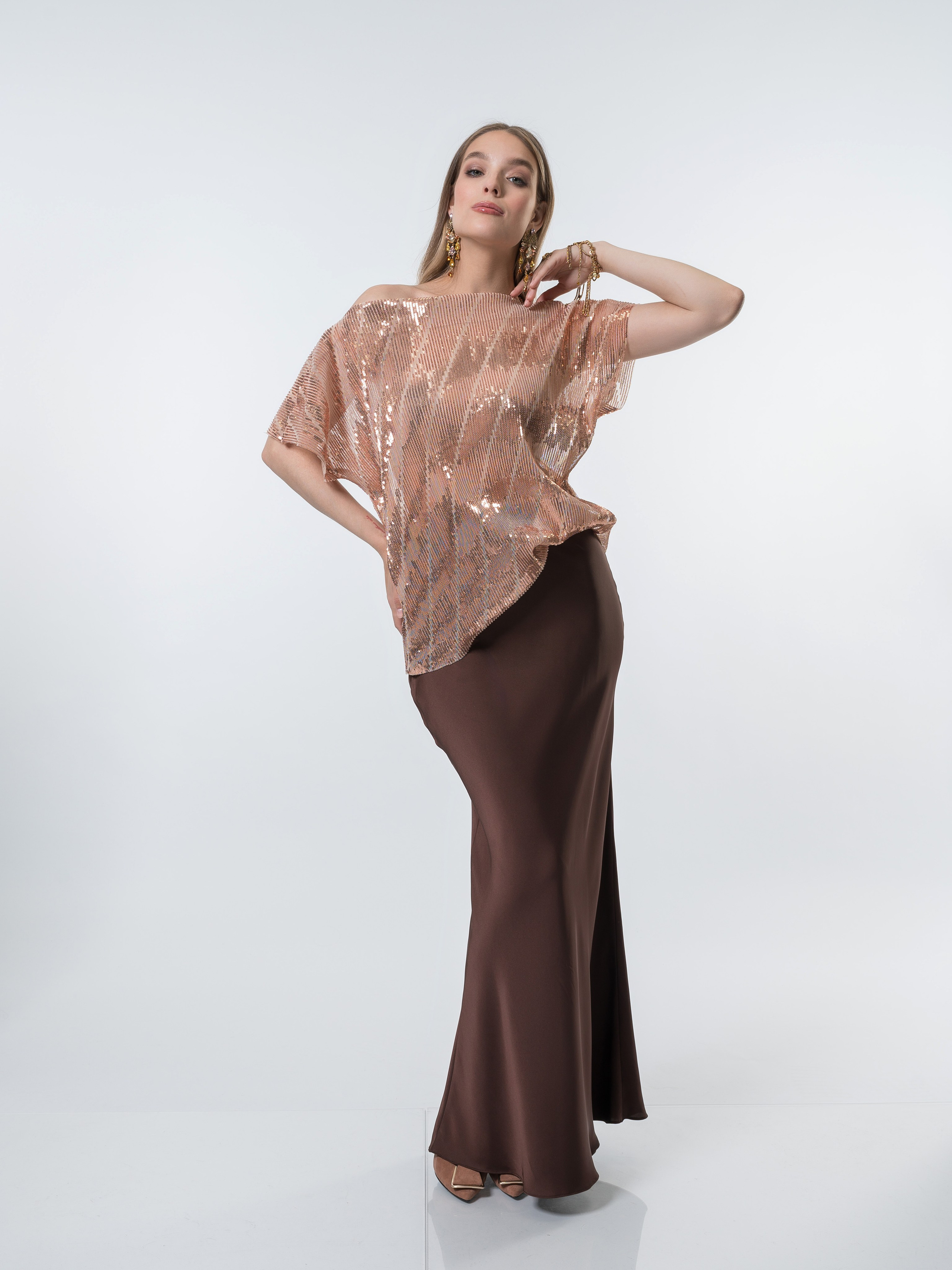 Каталог Девушки. Студия рекламной и предметной съемки товаров WELKO Studio