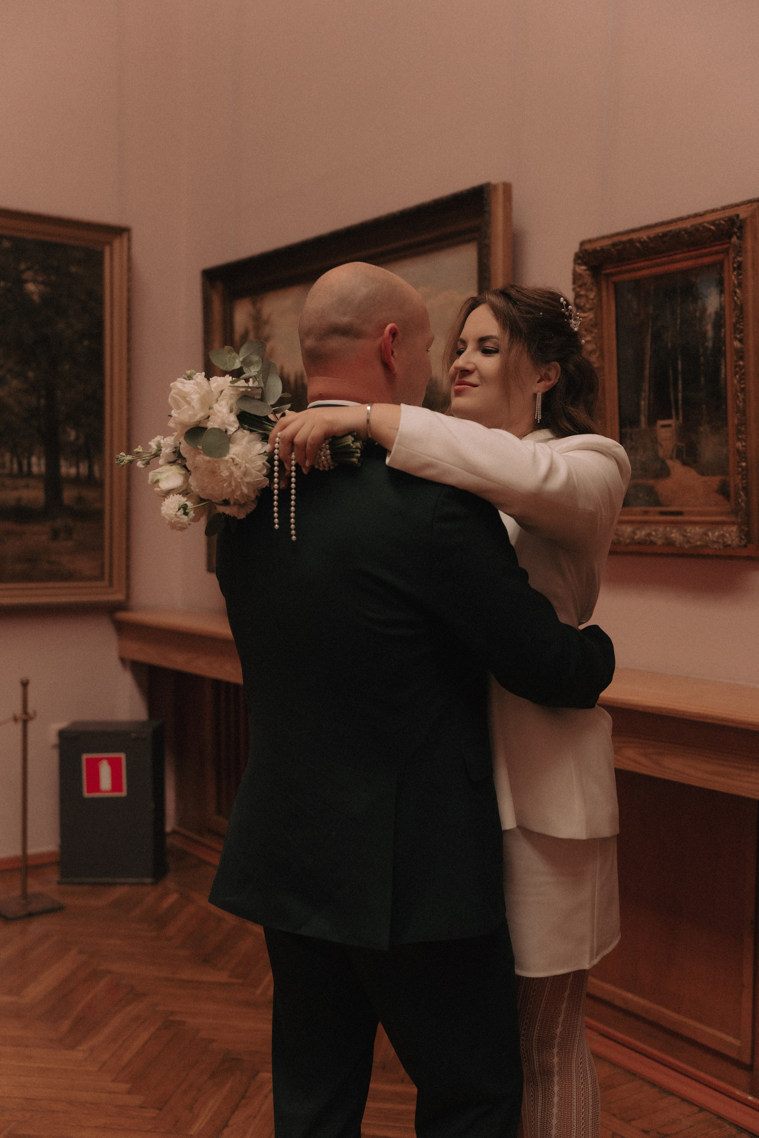 Свадебная фотосессия в музее. Ваш семейный фотограф в Минске — Вика Трегубова