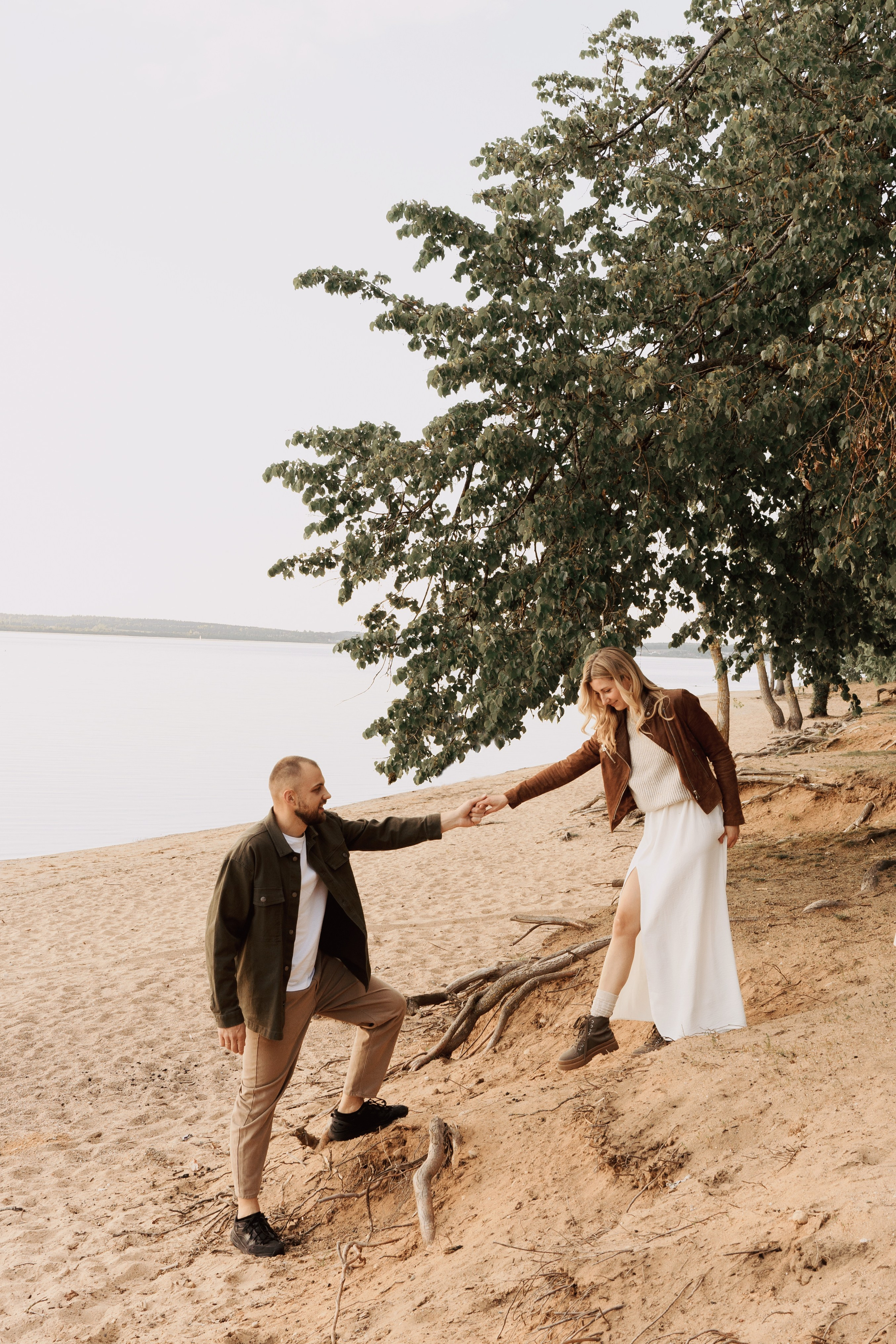 Весеннее тепло семьи на берегу Минского моря. Ваш семейный фотограф в Минске — Вика Трегубова