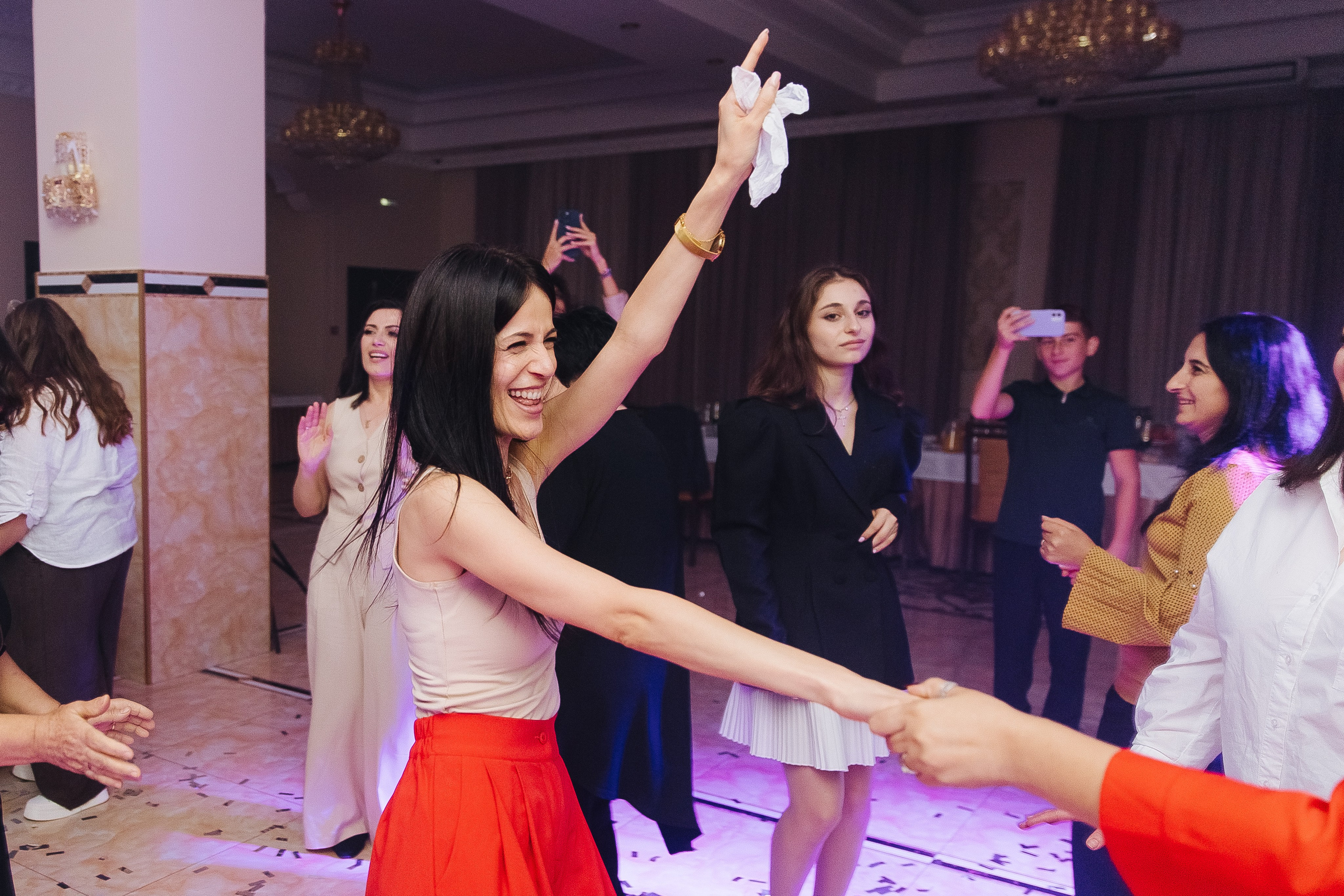 Ани и Назели. 35&5 День рождения, «Янтарь». Фотограф в Красноярске Надежда Воскресенская