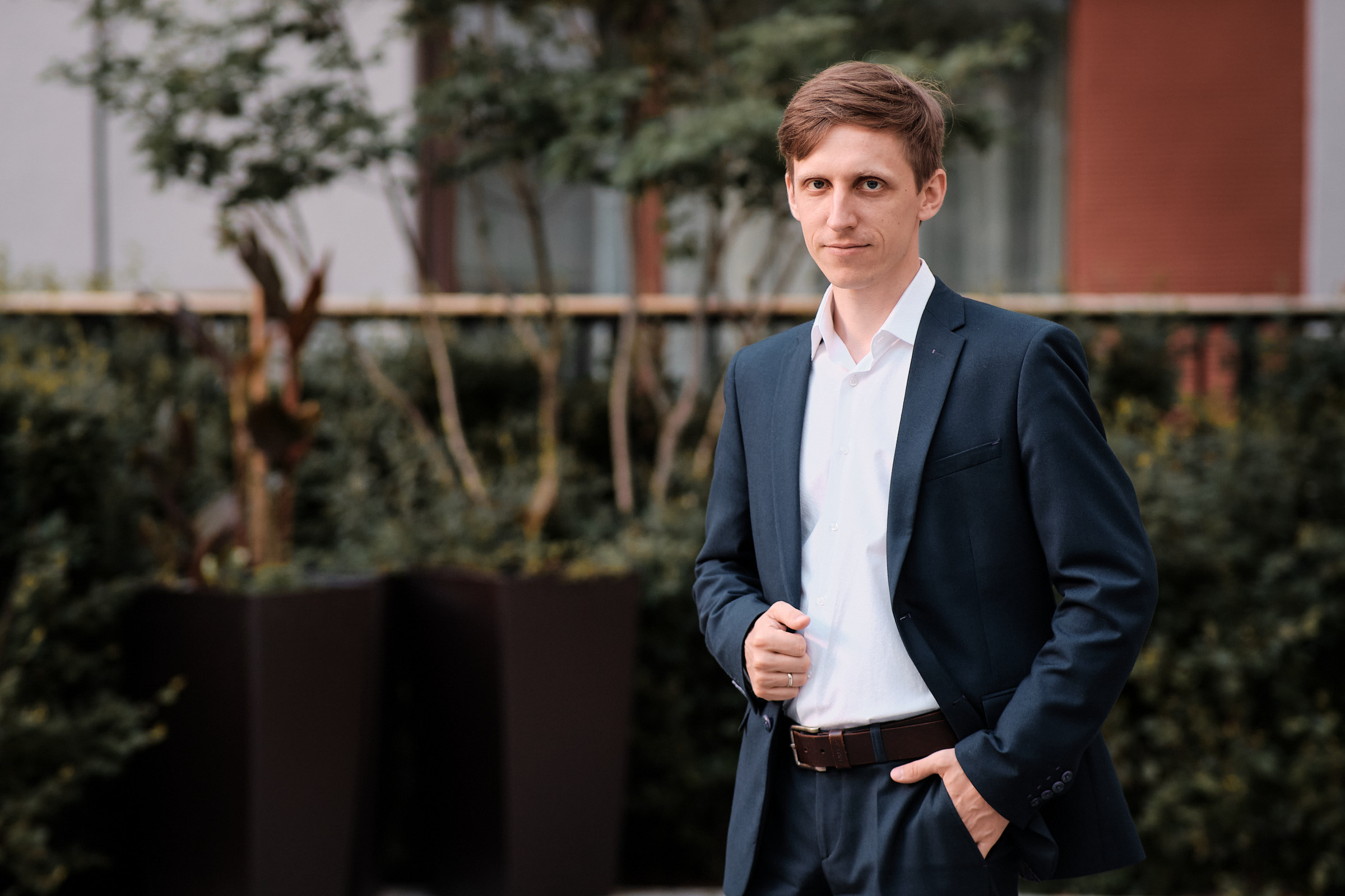 Семейная фотосессия во дворе. Профессиональный фотограф в Екатеринбурге Юра Сахар