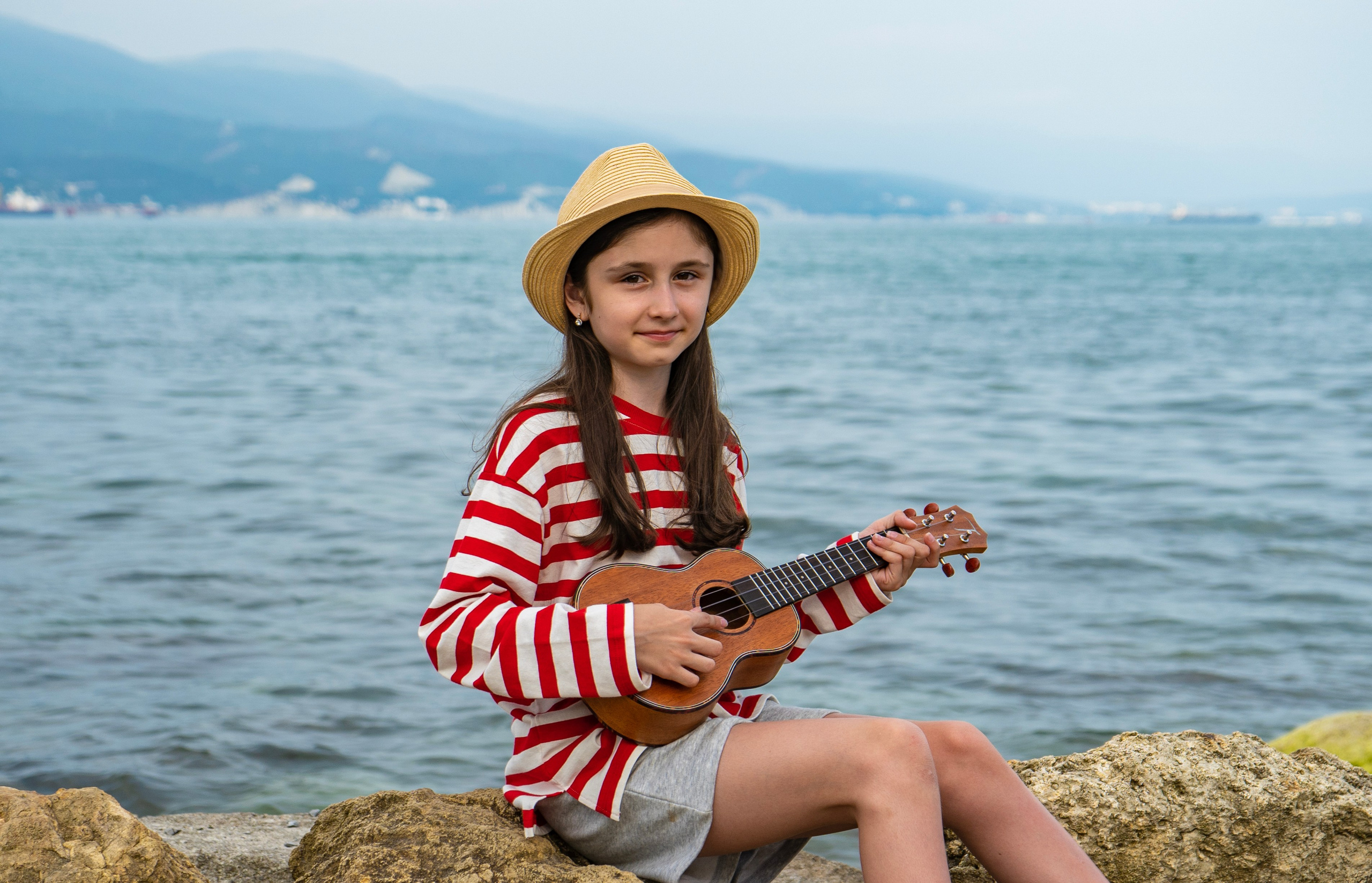 Съемка в центре Новороссийска. Семейный и детский фотограф Екатерина Черняева. Снимаю портреты, love story, фотопрогулки, работаю на улице, в кафе, студии, дома у клиента